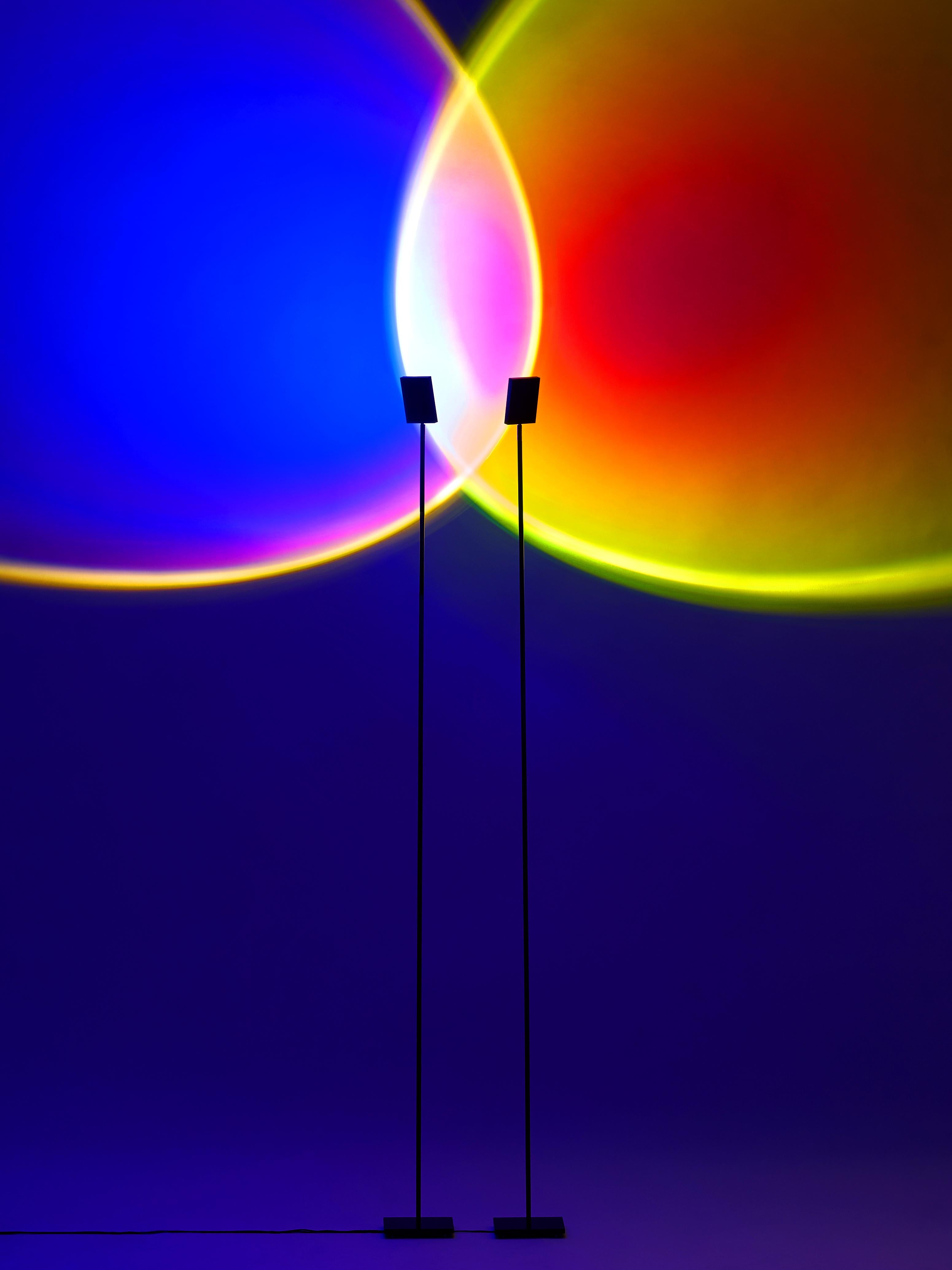 Lámpara de pie o proyector de color azul intenso 