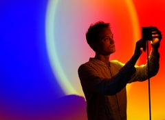 „Halo Big 2“ Sonnenuntergang-Stehlampe/Farbprojektor von Mandalaki Studio