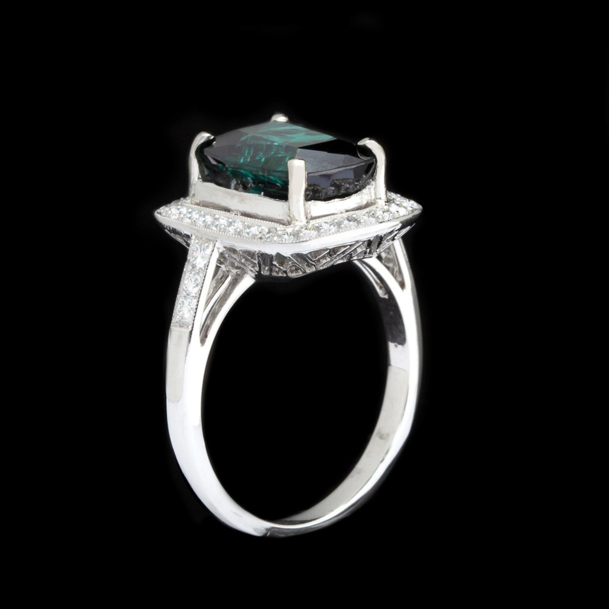 Im Angebot: 4 Karat Kissenschliff Smaragd Verlobungsring Vintage Smaragd Weißgold Ring () 3
