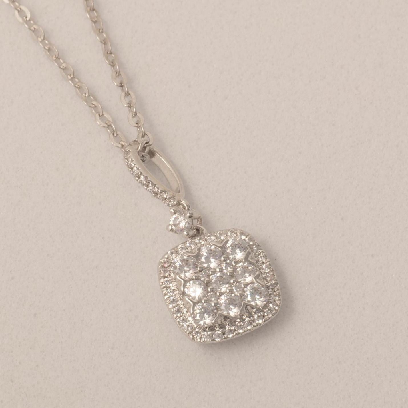 Collar Colgante de Diamantes Halo Cushion de Oro Macizo de 14 K (Certificado) en Nuevo estado para la venta en New Delhi, DL