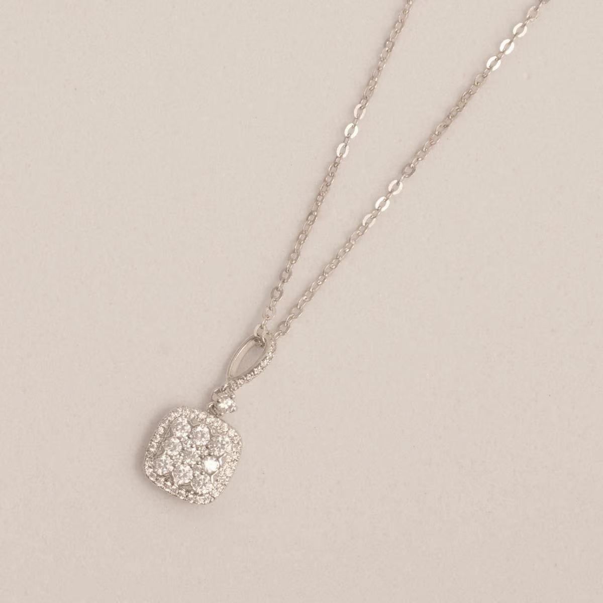 Collar Colgante de Diamantes Halo Cushion de Oro Macizo de 14 K (Certificado) en venta 2