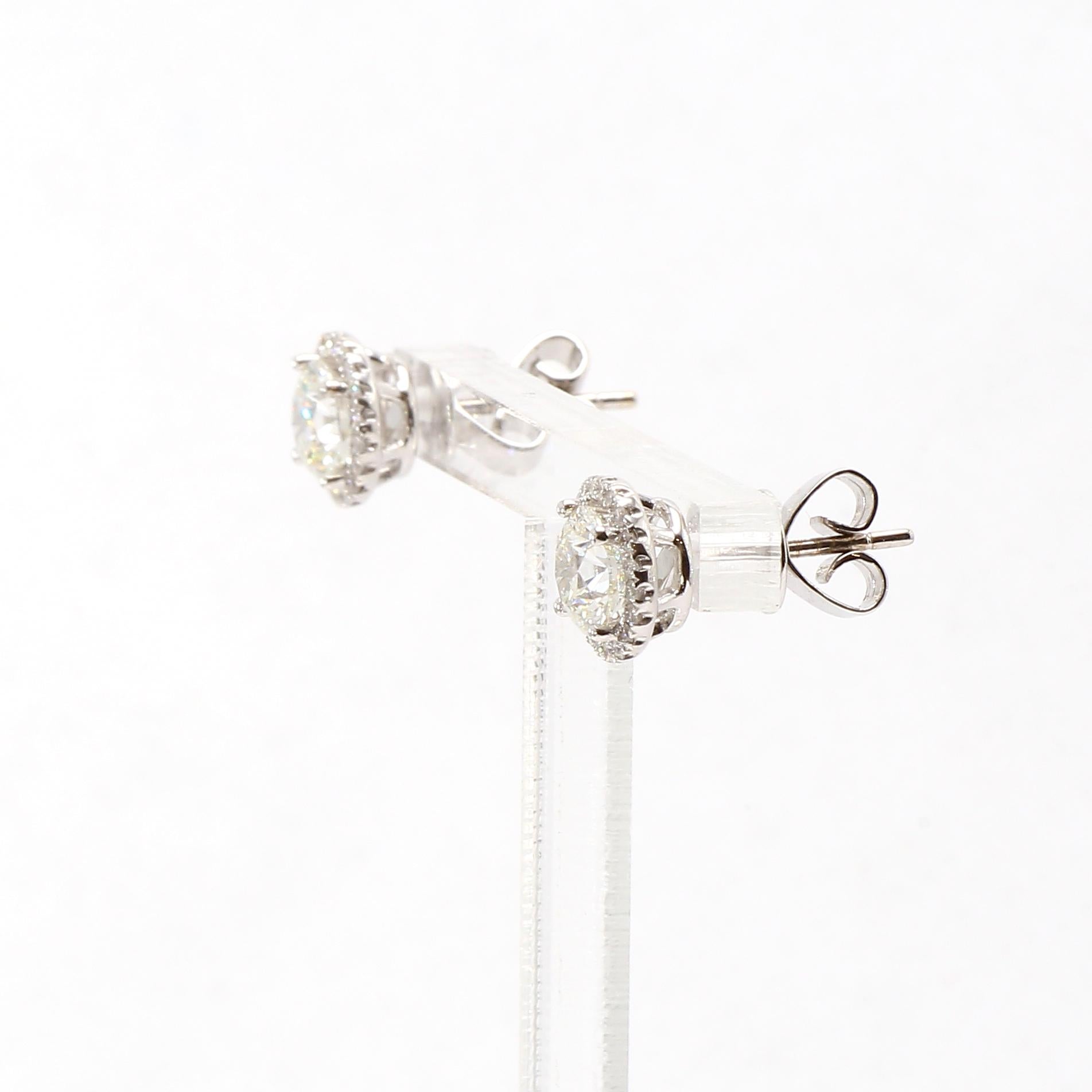 Round Cut Halo Design Diamonds Studs Earrings in 18K White Gold Diamonds. For Sale