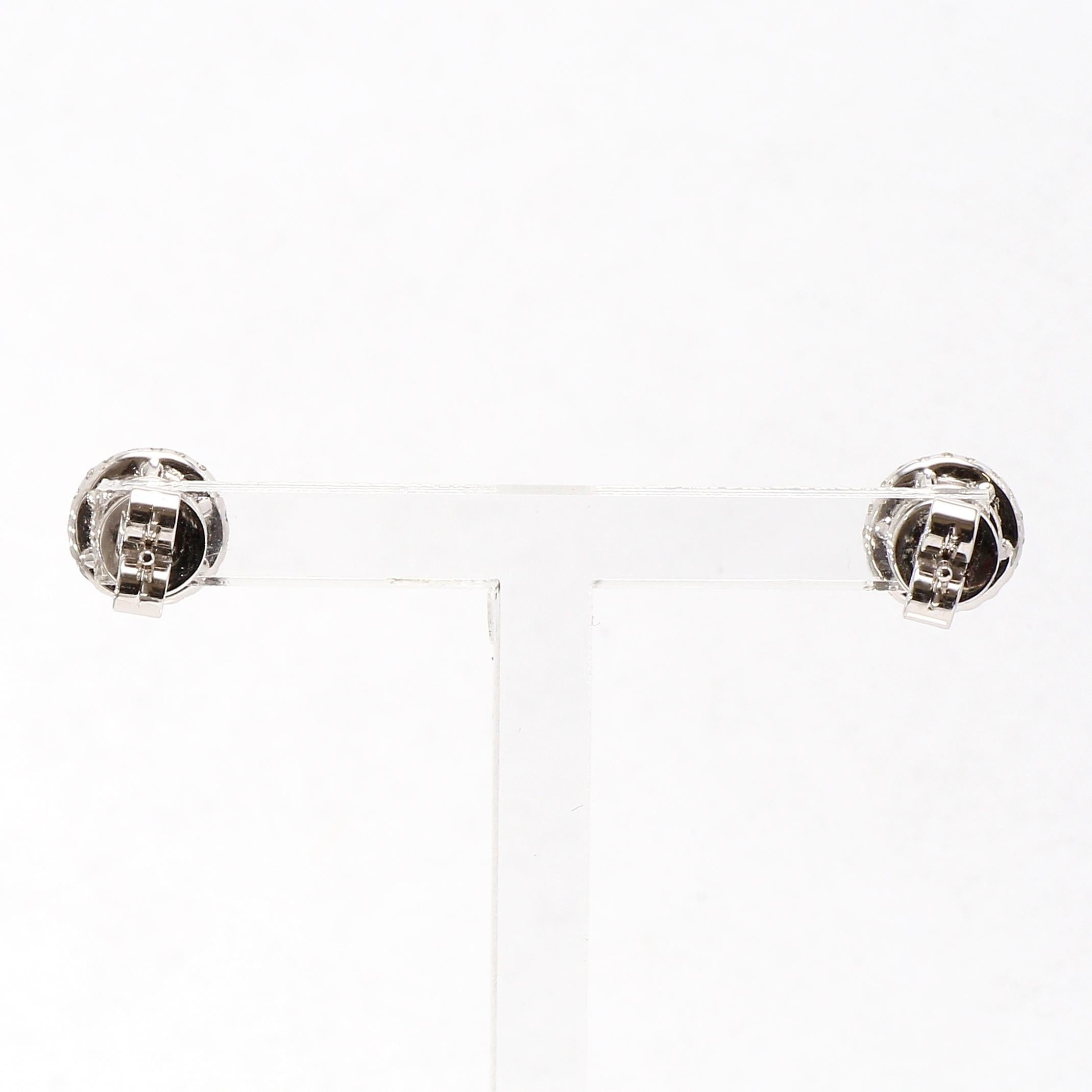 Women's Halo Design Diamonds Studs Earrings in 18K White Gold Diamonds. For Sale