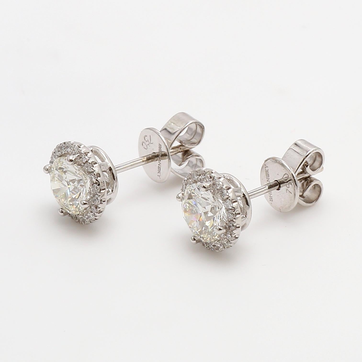 Halo Design Diamonds Studs Earrings in 18K White Gold Diamonds. For Sale 1