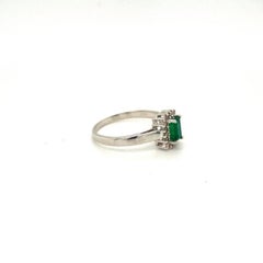 Natural Emerald with Diamond Halo Ring for Engagement Gift in 925 Silver