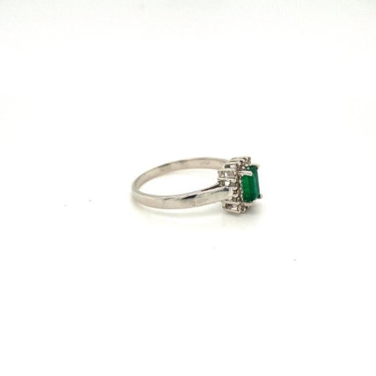 For Sale:  Natural Emerald with Diamond Halo Ring for Engagement Gift in 925 Silver 8