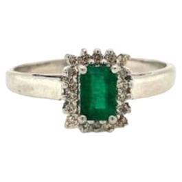 For Sale:  Natural Emerald with Diamond Halo Ring for Engagement Gift in 925 Silver