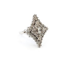 Bague en or blanc 14k à double halo de diamants raffinés