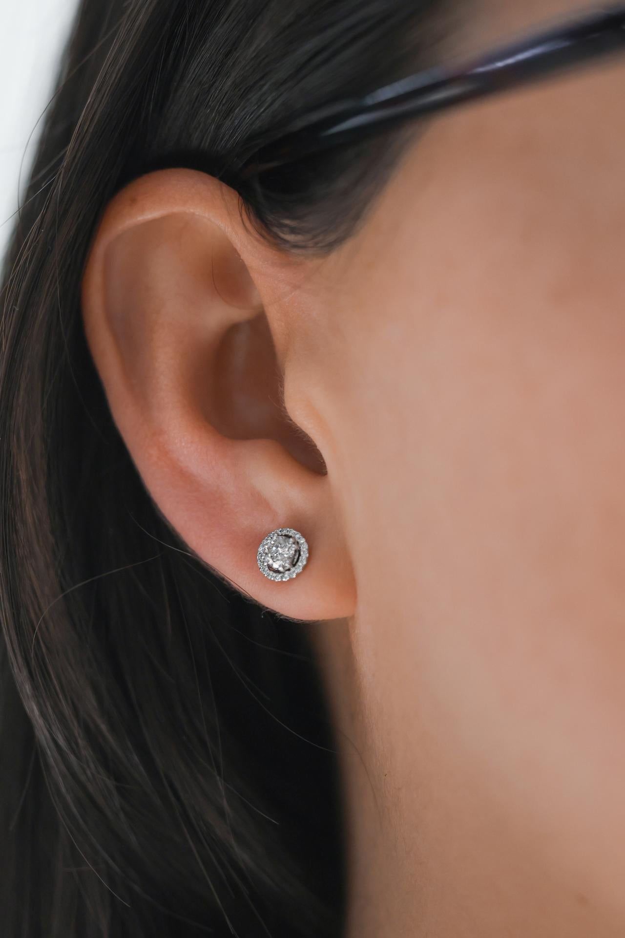 Borchia con diamante Halo da 0,30 carati. In condizioni Nuovo in vendita a Los Angeles, CA