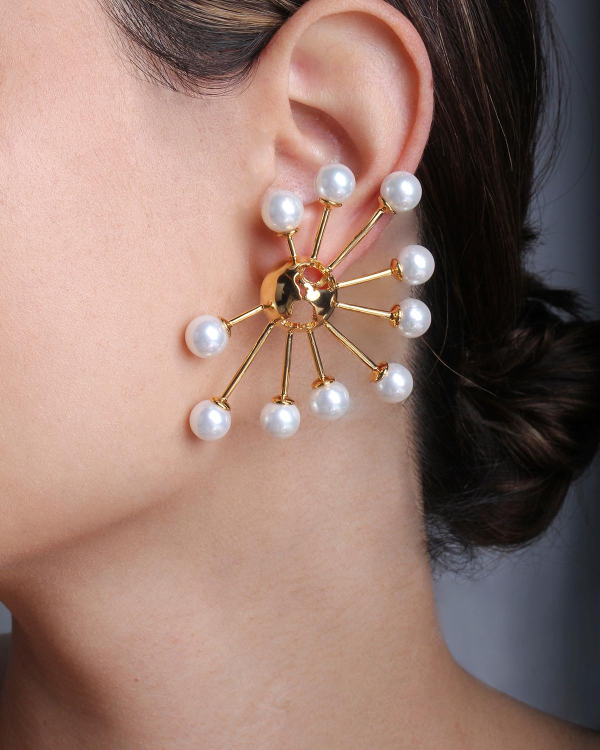Round Cut Halo earrings in yellow gold plating and pearls 