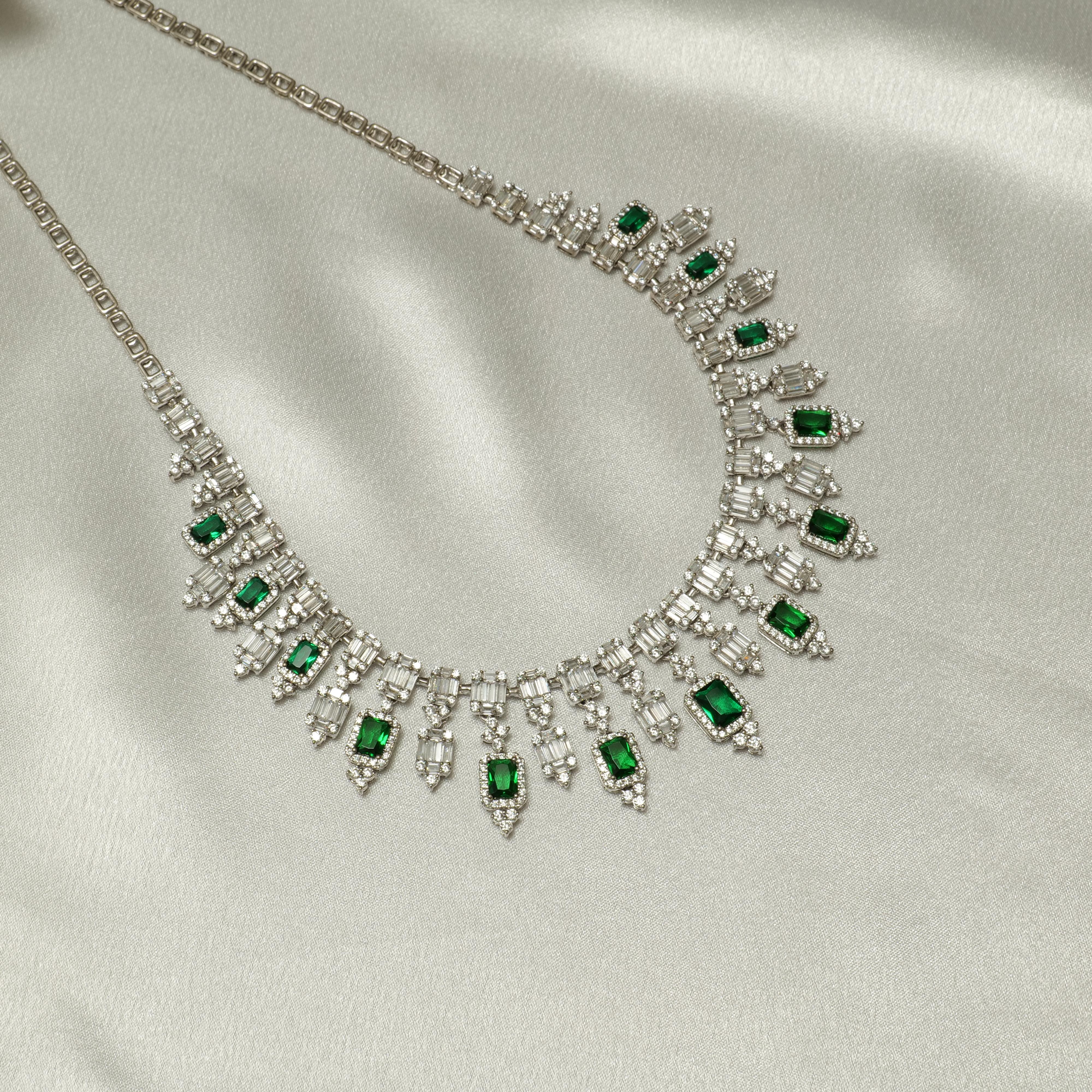 Collier Halo Emerald Diamond Drop en or massif 14K (certifié) en vente 2