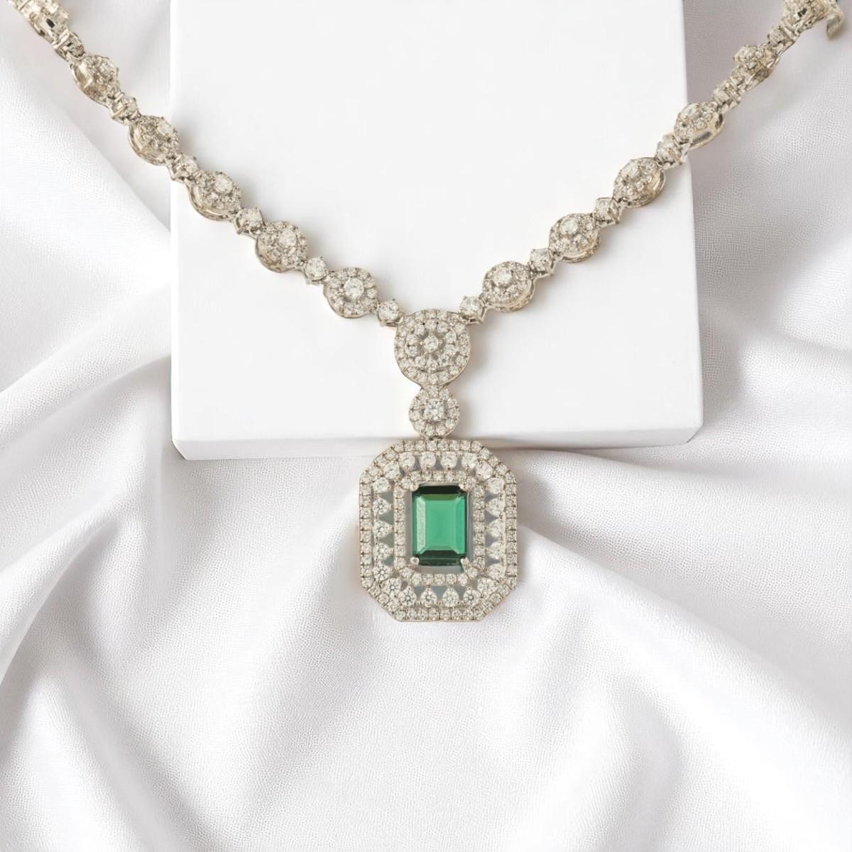Round Cut Halo Emerald Diamond Necklace in 14K Solid Gold (Certified) For Sale