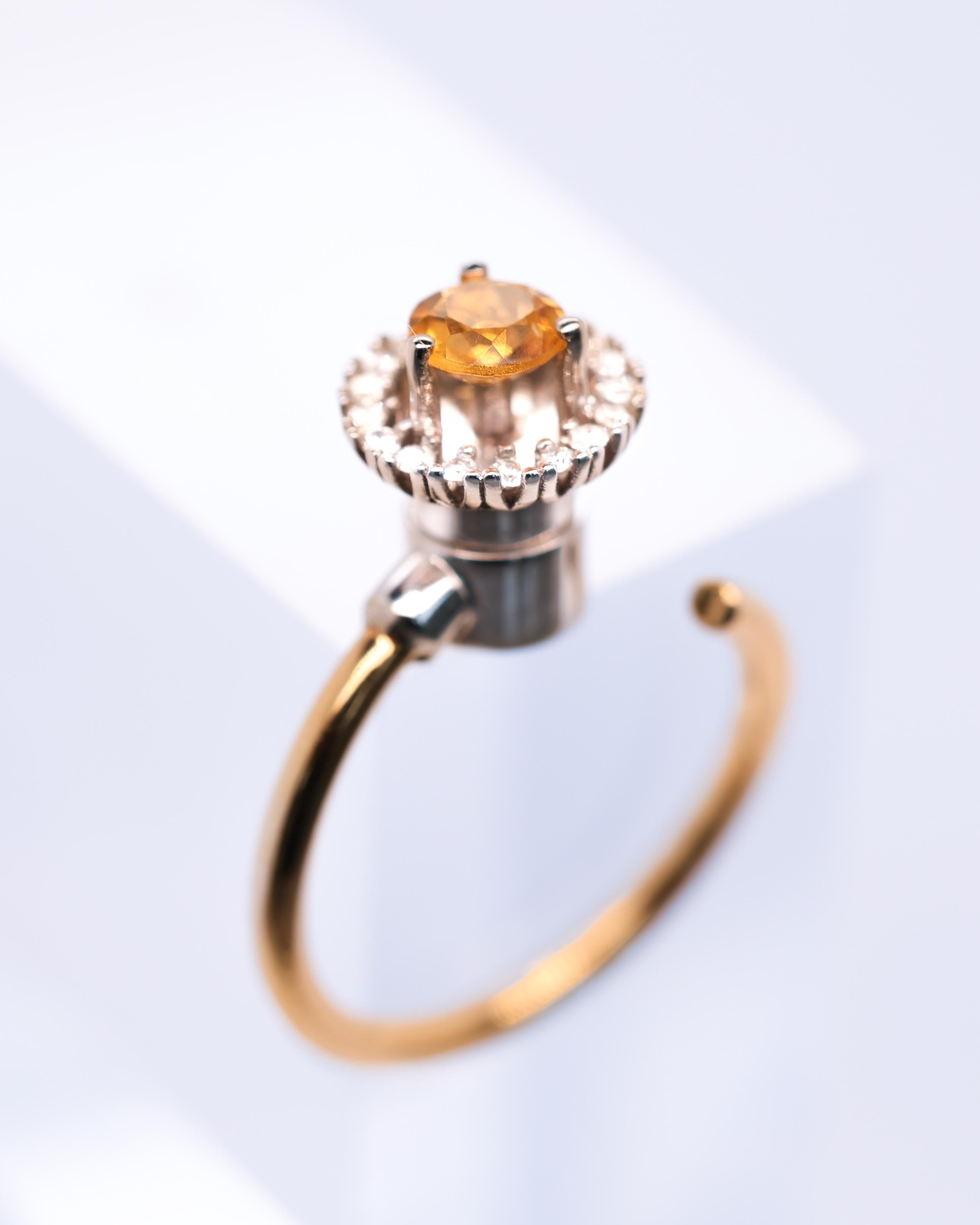 Halo Engagement Ring with Diamonds H/SI (17 units, 1mm Ø) & Citrine Quartz (0.7 ct), brilliant cut in a Golden Yellow & White Ring, 18K 

You can put and take on, the Citrine Quartz with Halo of White Diamonds in White Gold (18K), in the Yellow Gold