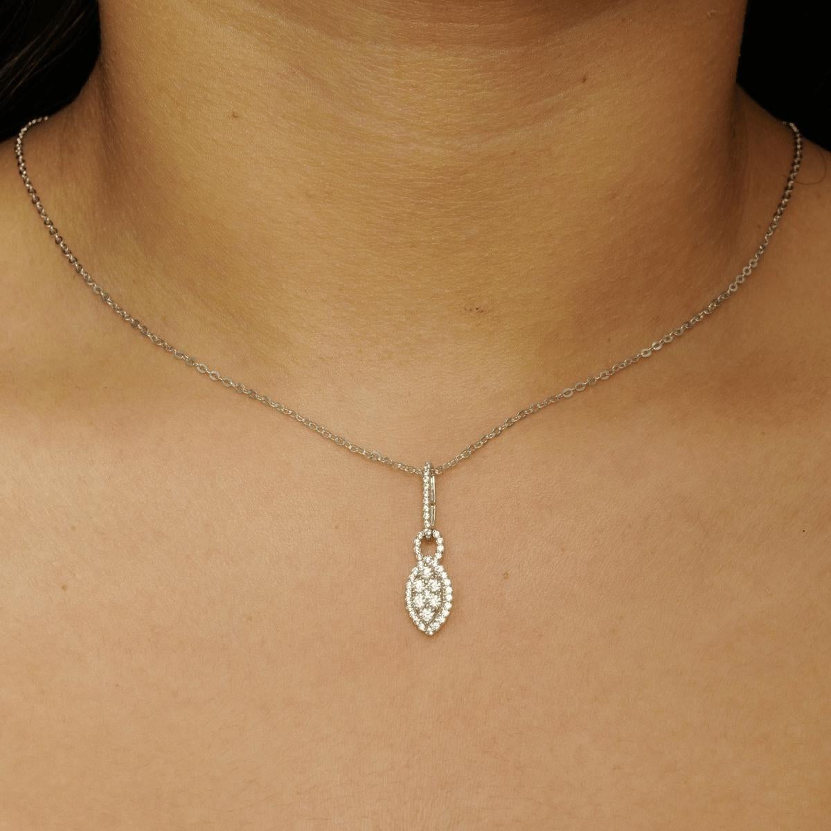 Taille ronde Collier pendentif Halo Eye Illusion en or massif 14k (certifié) en vente
