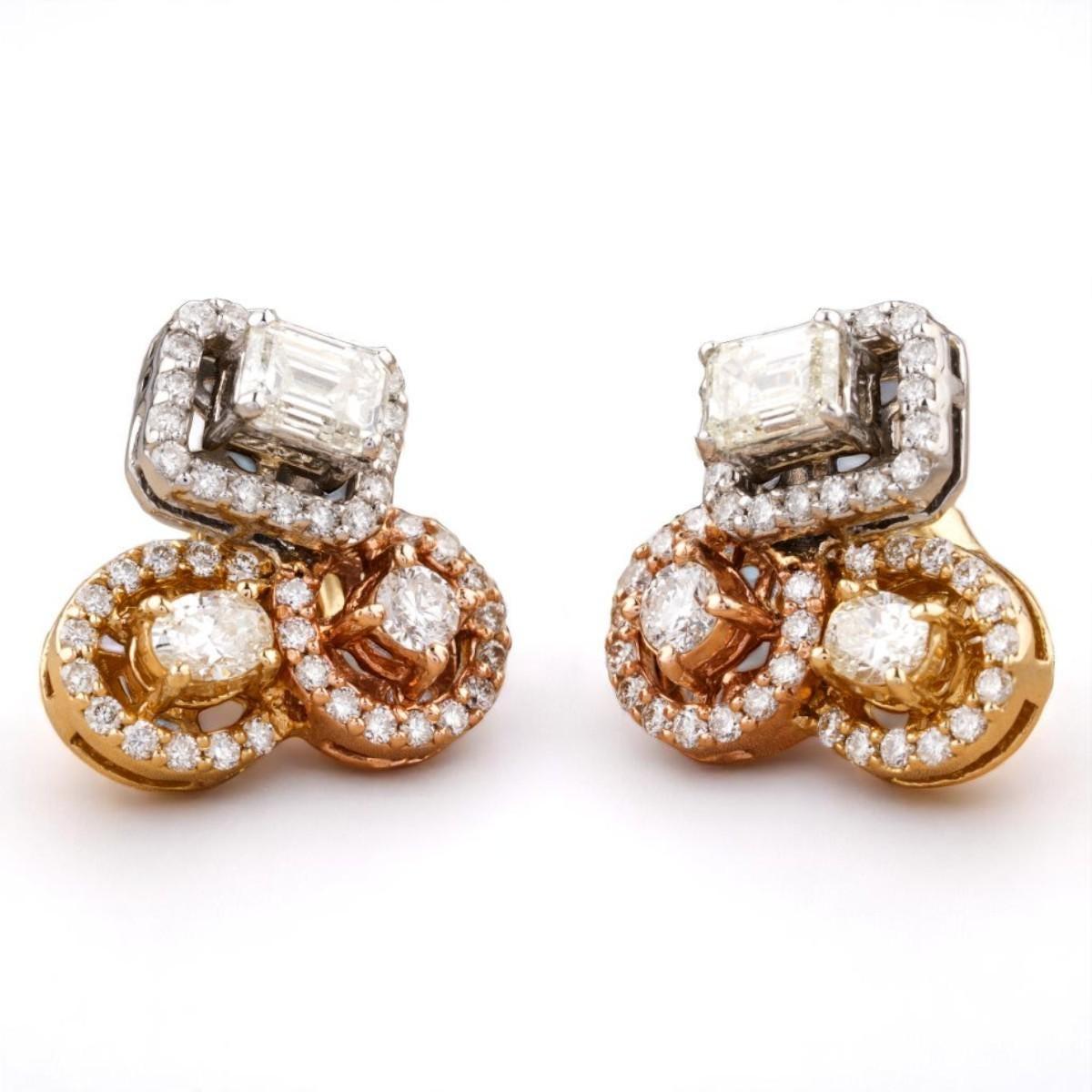 Taille émeraude Halo Fancy Diamond Stud Earrings in 14K Solid Gold (Certified) en vente