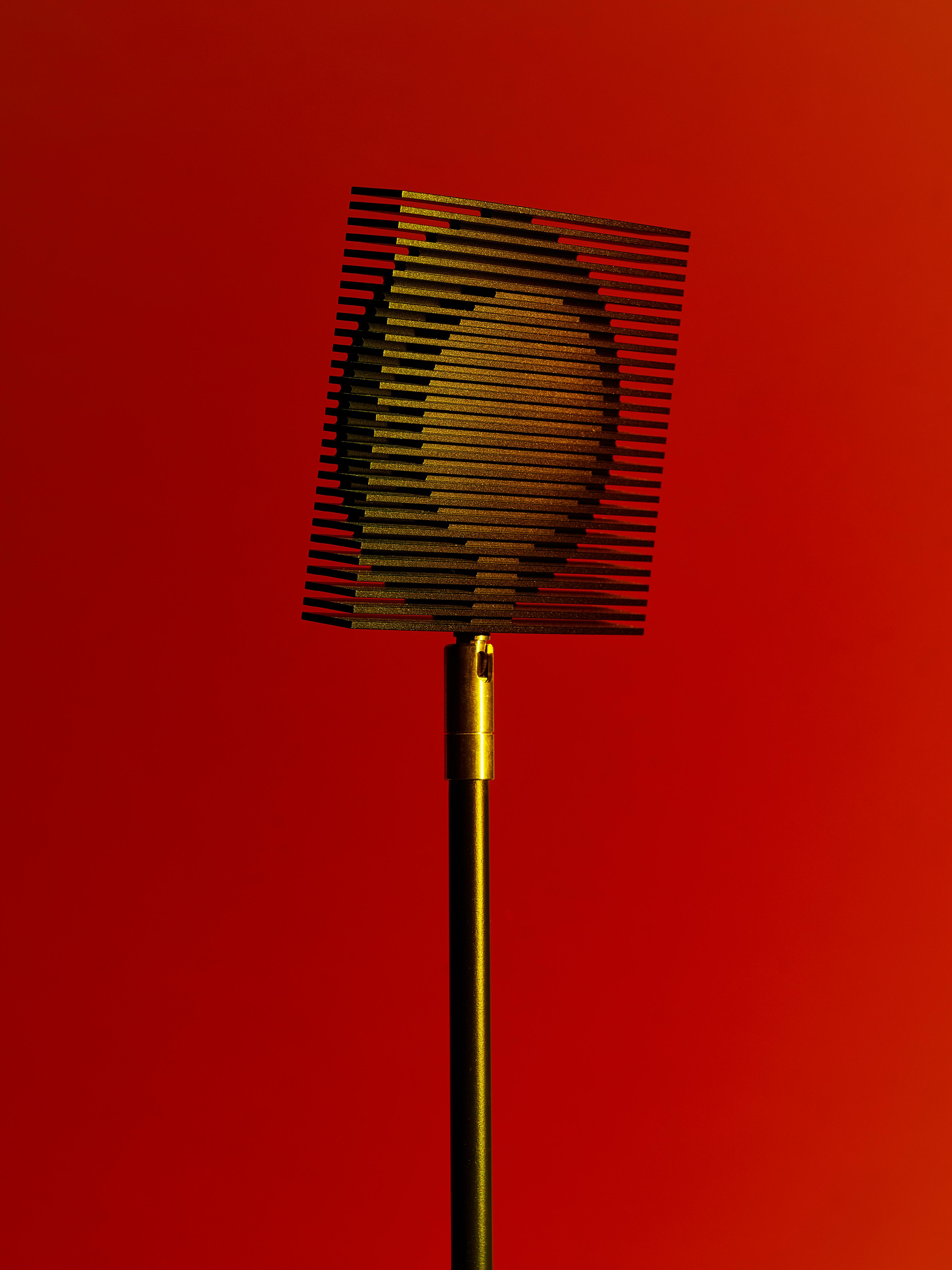 XXIe siècle et contemporain Lampadaire ou projecteur de couleur rouge coucher de soleil ''Halo Giga'' par Mandalaki Studio en vente