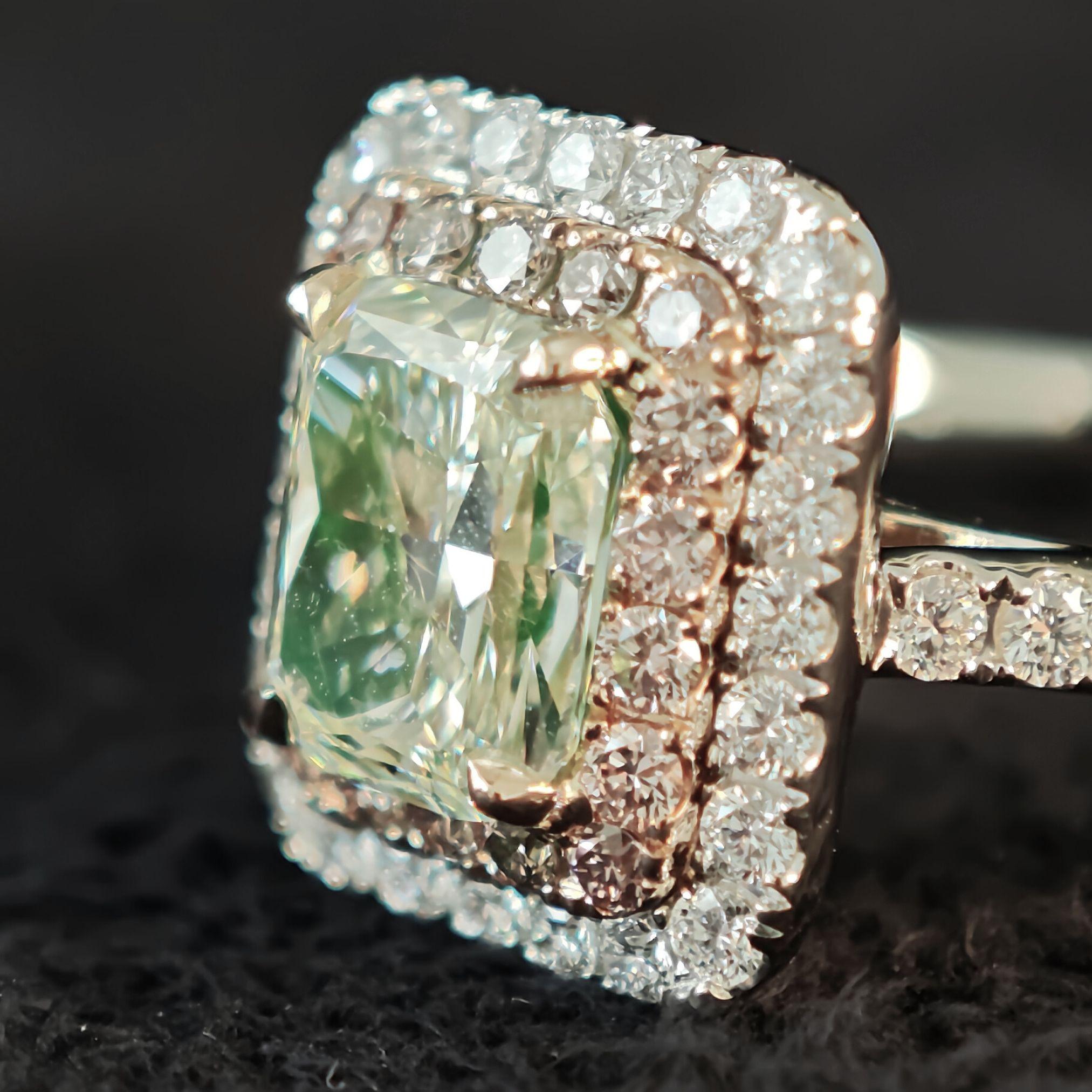 Anillo Halo Verde Radiante 1,41 ct GIA Diamante Natural Rosa y Blanco, Oro 18K en Nuevo estado para la venta en Ramat Gan, IL
