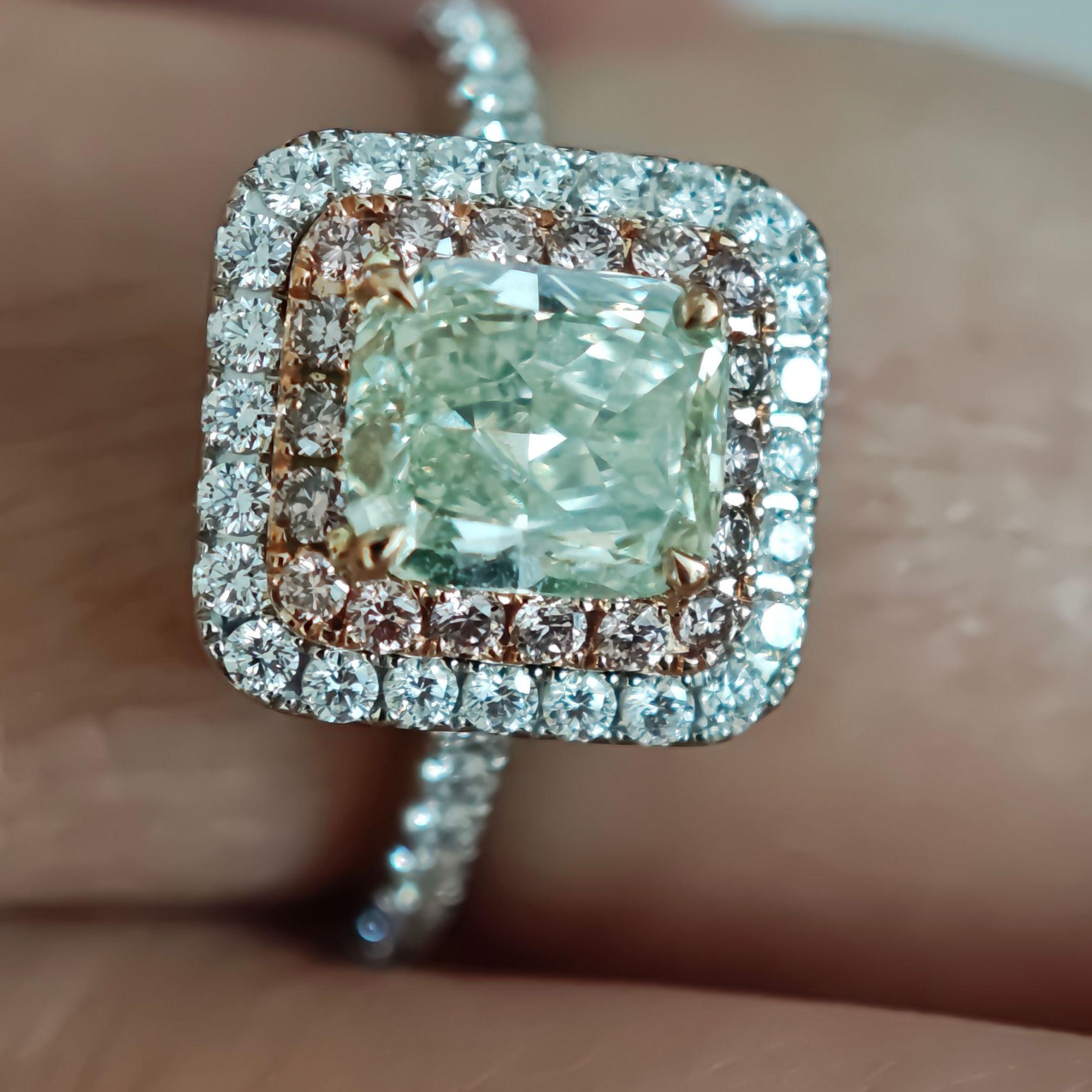 Anillo Halo Verde Radiante 1,41 ct GIA Diamante Natural Rosa y Blanco, Oro 18K en venta 1