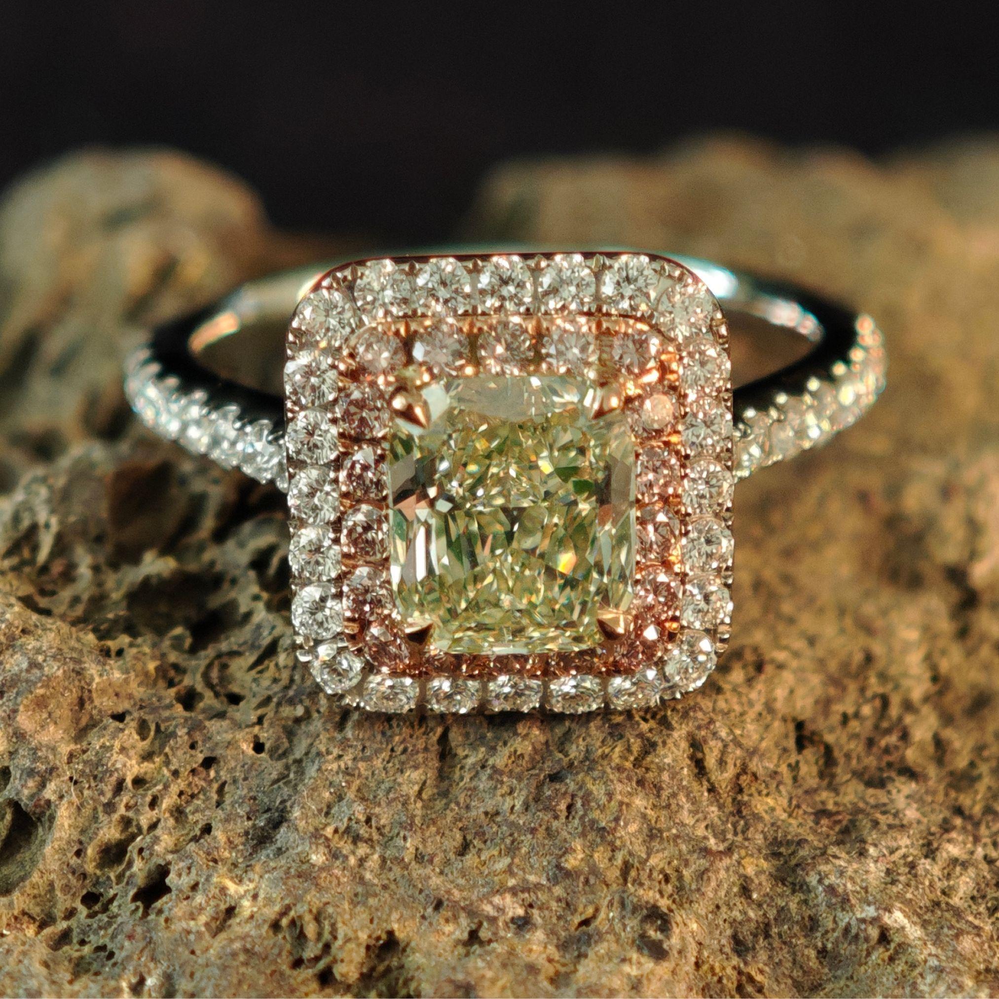 Anillo Halo Verde Radiante 1,41 ct GIA Diamante Natural Rosa y Blanco, Oro 18K en venta 3