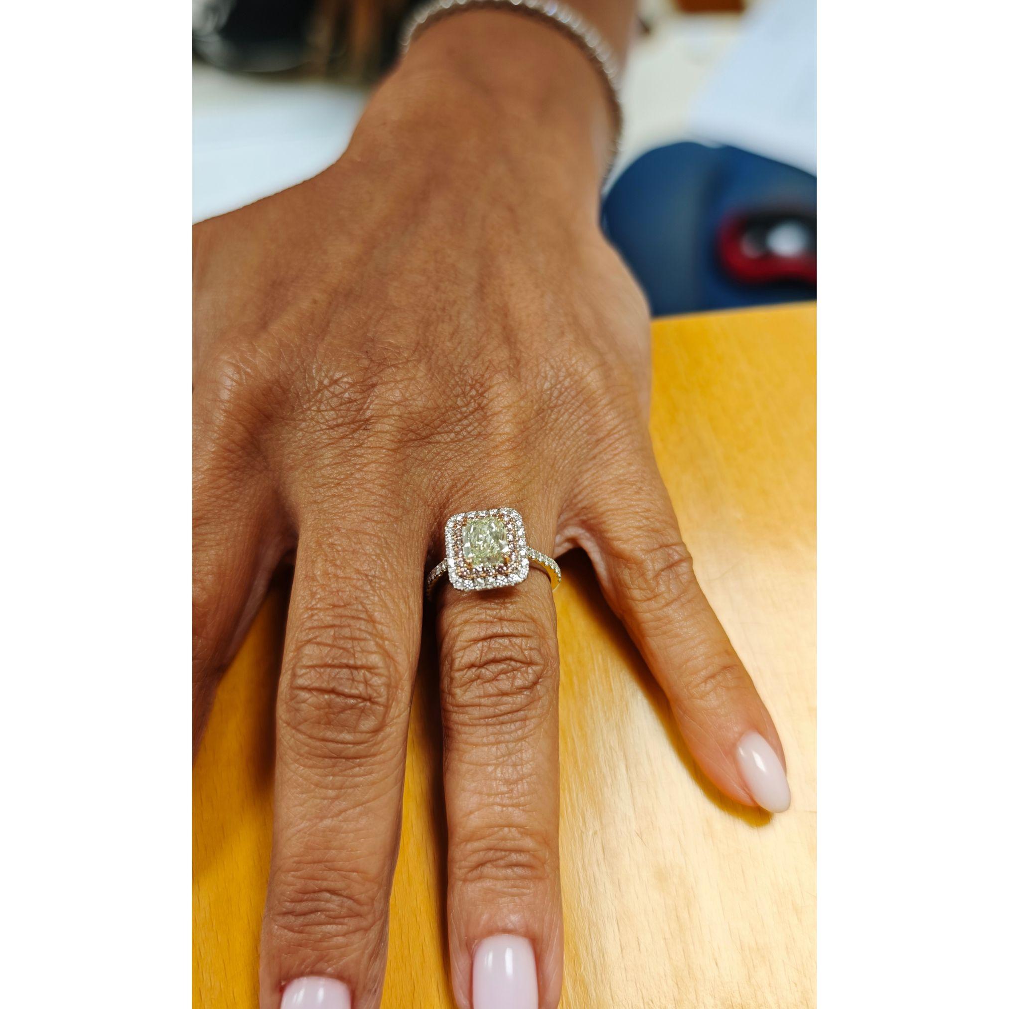 Anillo Halo Verde Radiante 1,41 ct GIA Diamante Natural Rosa y Blanco, Oro 18K en venta 4