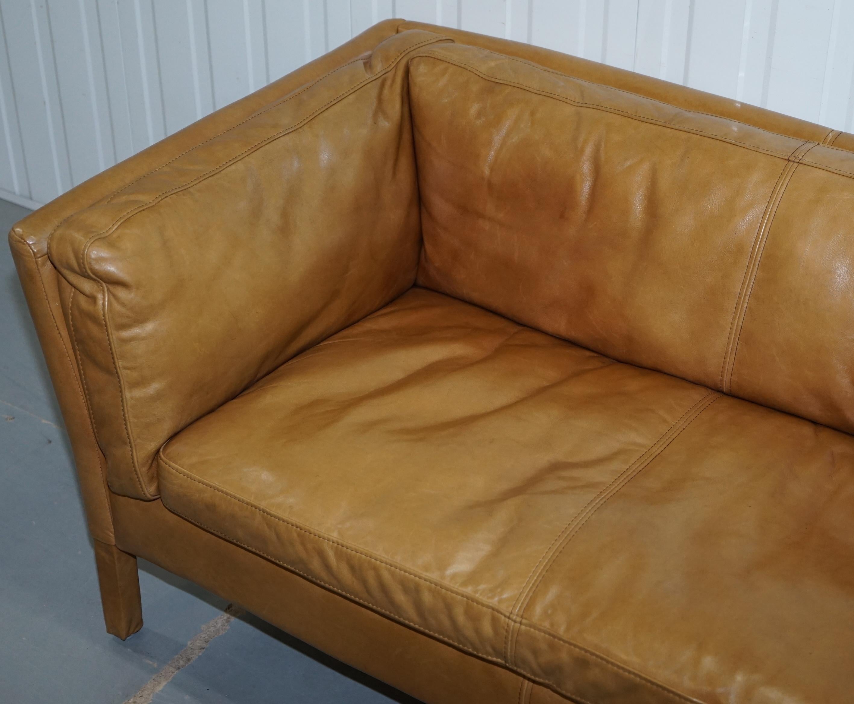 Halo Groucho Leather Small 2-Seat Sofa Passend zum Sessel erhältlich (Handgefertigt)