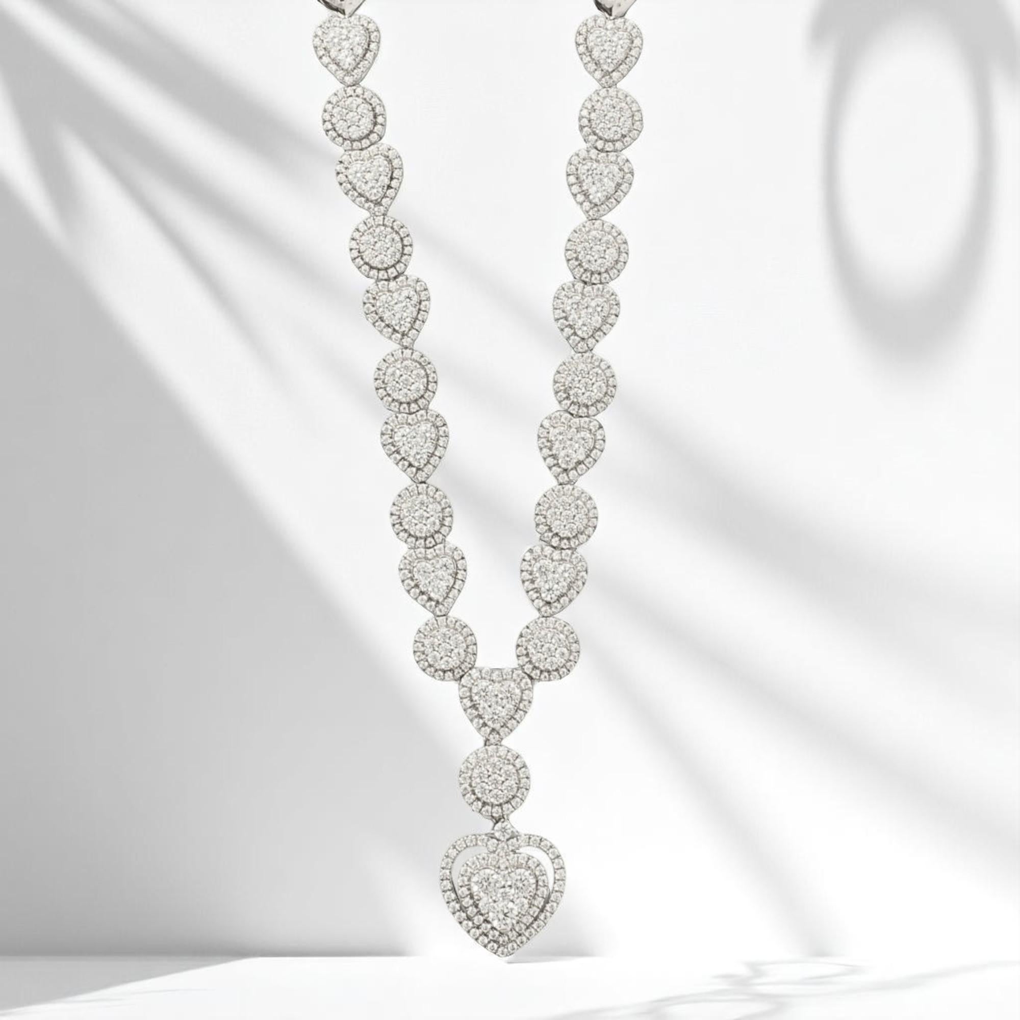 Taille ronde Collier de diamants Halo Heart Drop en or massif 14k (certifié) en vente