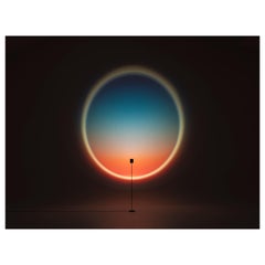 Lampada da terra o proiettore di colori 'Halo Horizon' di Mandalaki Studio