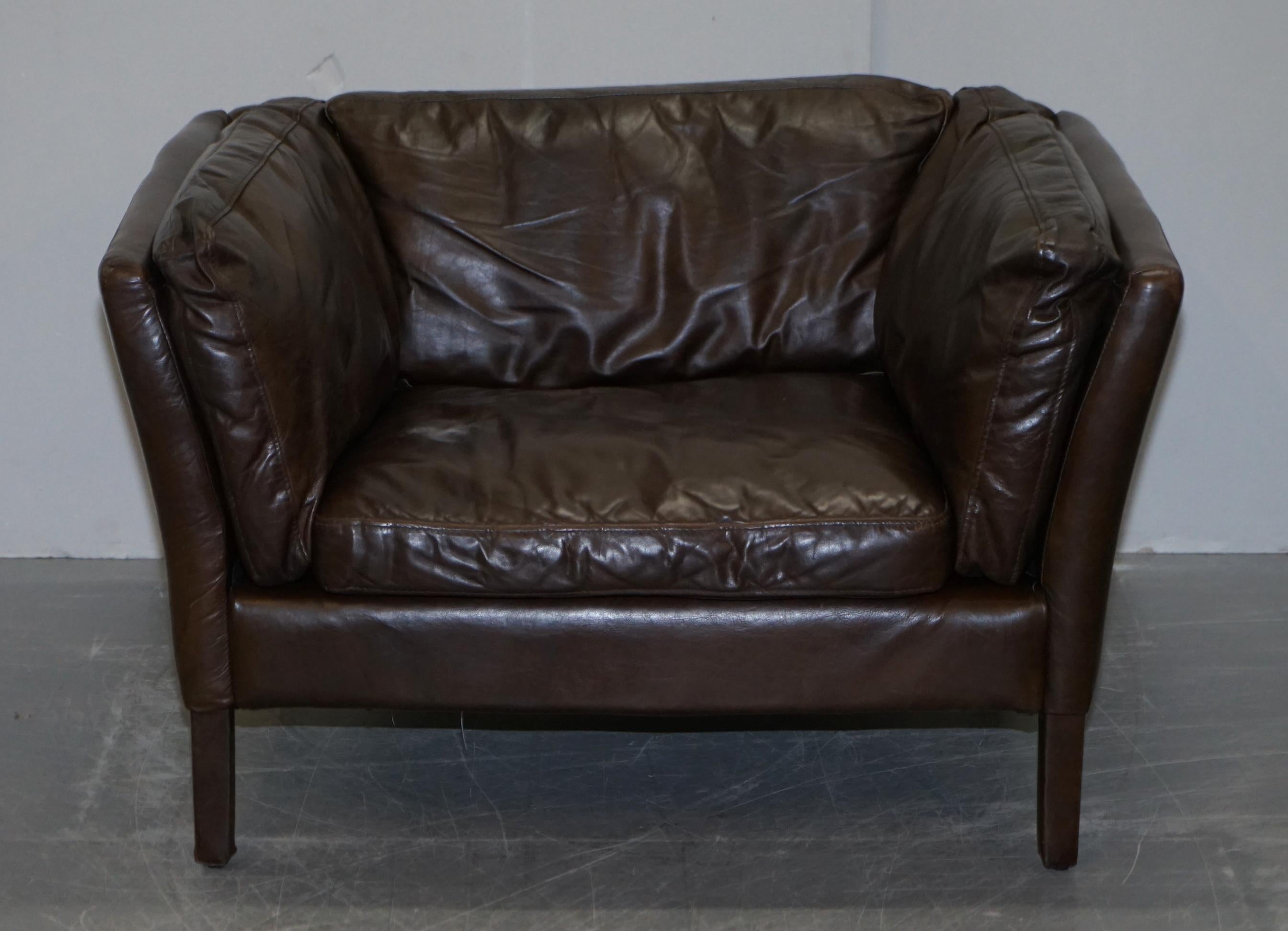 We are delighted to offer for sale this lovely aged chestnut brown leather Halo Groucho wide armchair retailed through John Lewis 

A very good looking well made and decorative armchair. These are some of the most comfortable seats I have ever