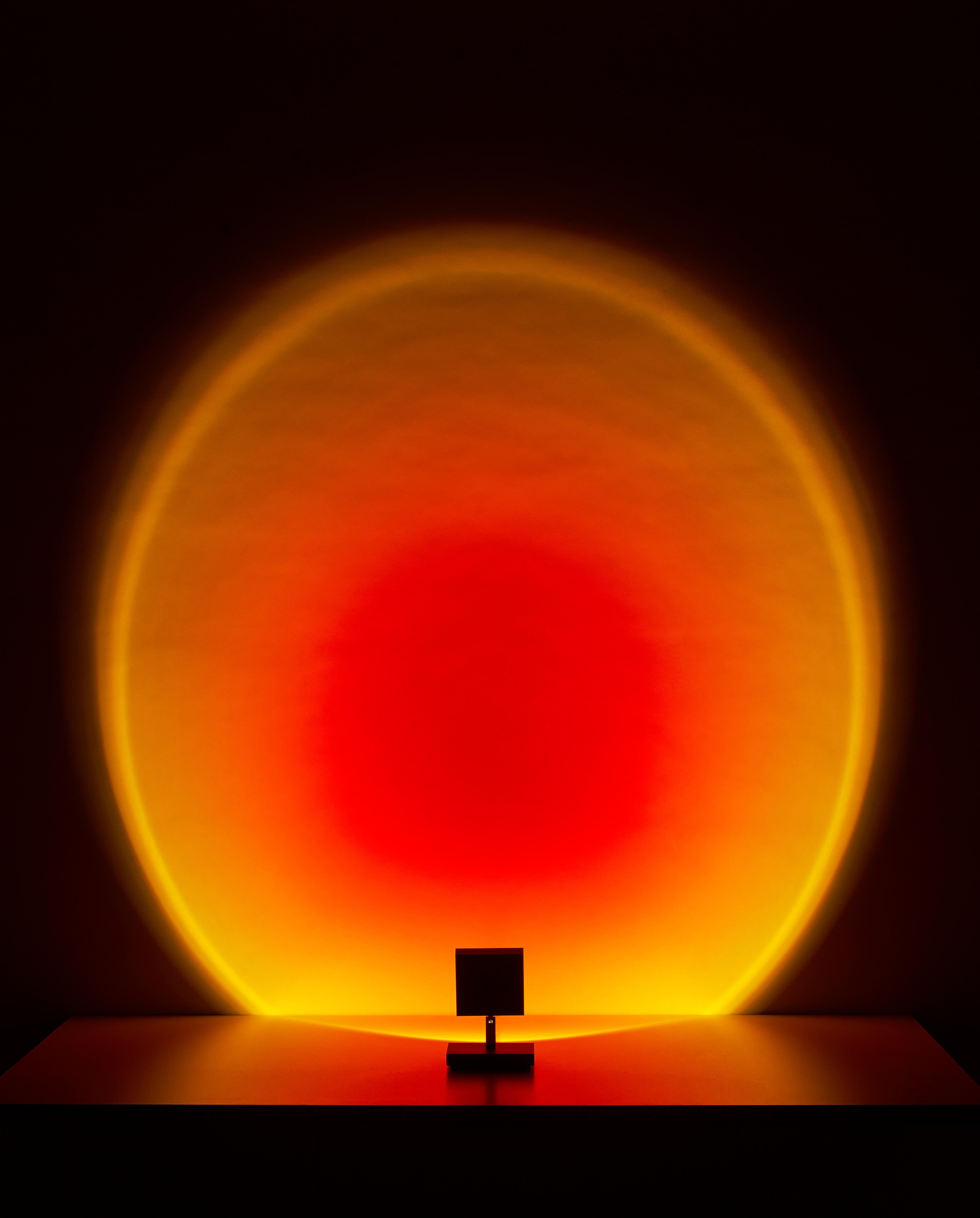El Proyecto Halo es el resultado de un largo proceso de investigación óptica llevado a cabo por el estudio Mandalaki, cuyo objetivo es la unión del arte con la tecnología.

La colección Halo está diseñada para adaptarse a distintos entornos de forma