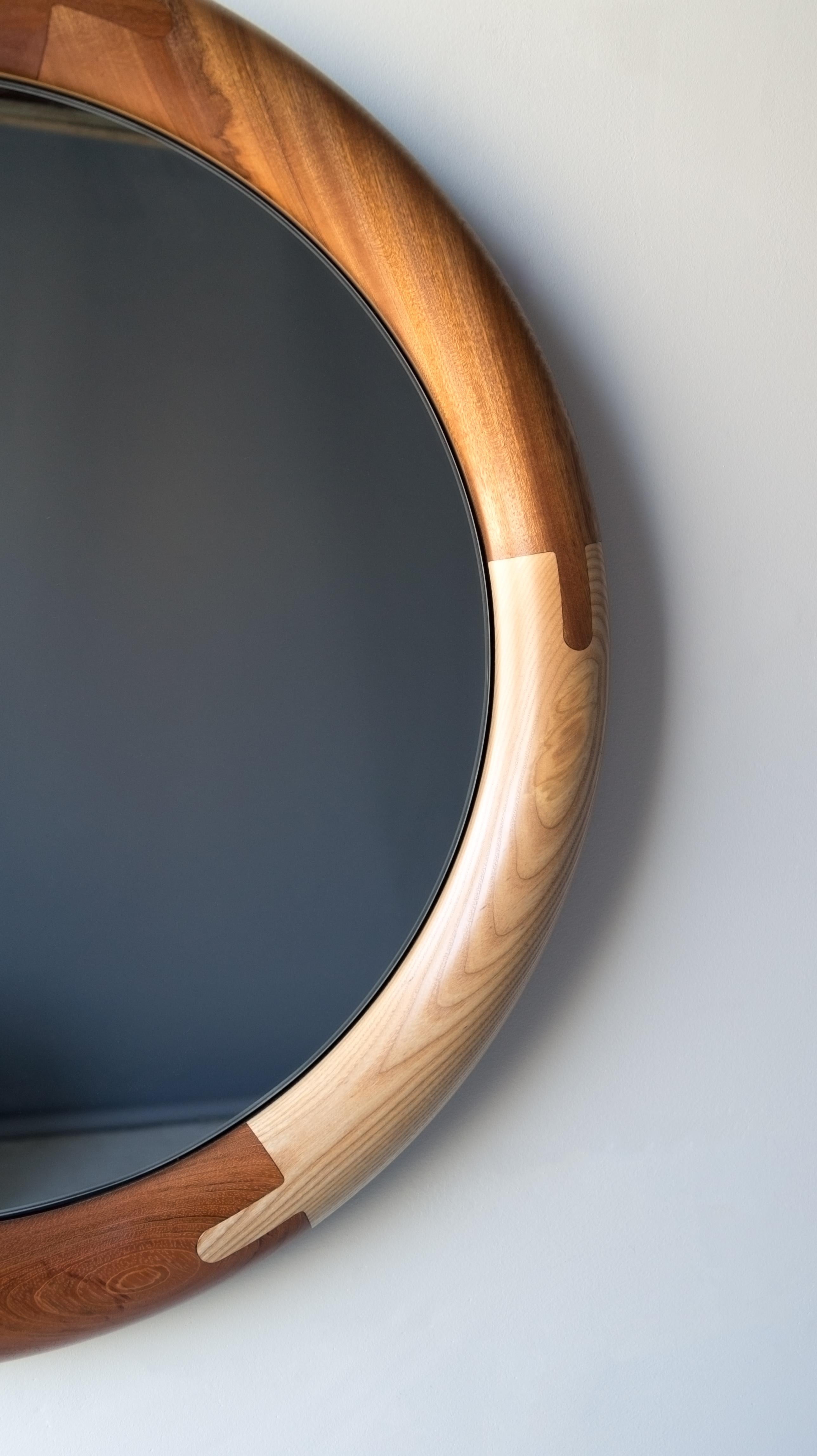 Halo Mirror Round Birnam Wood Studio In New Condition For Sale In Ridgewood, NY