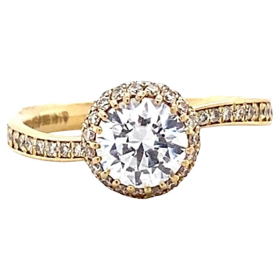 Halo Natural Diamond Engagement Ring in 14k Solid Gold (Certified) For Sale