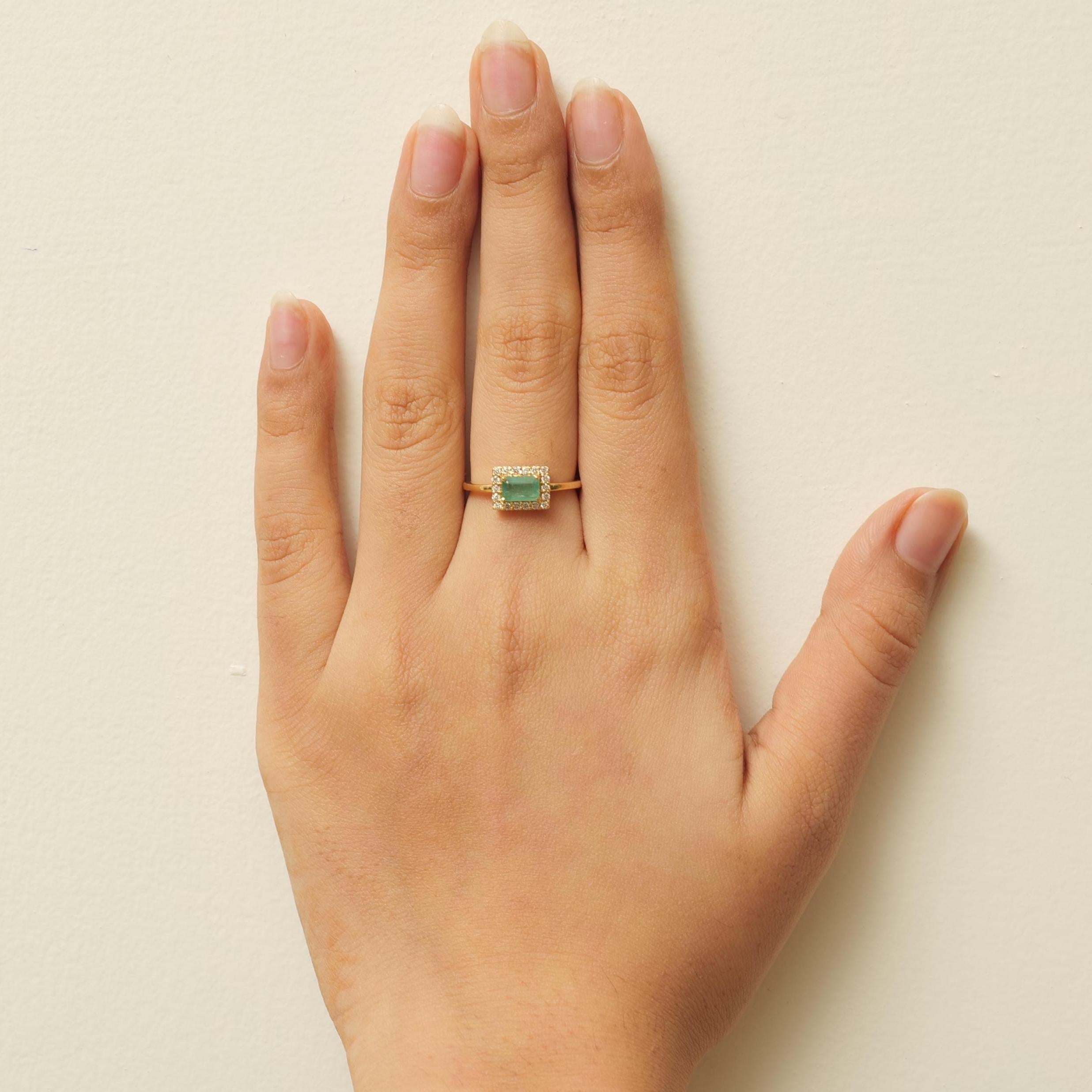 Halo natürlicher Smaragd-Diamantring aus massivem 14-karätigem Gold (zertifiziert) (Art déco) im Angebot