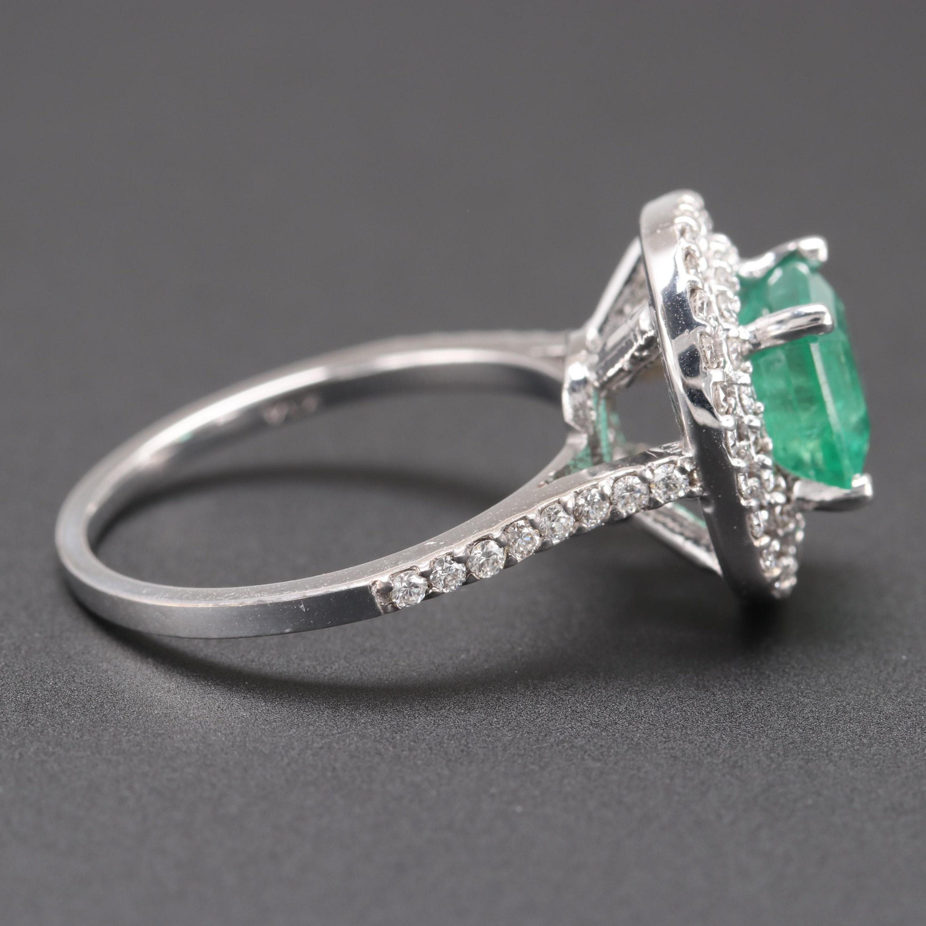For Sale:  Art Deco Natural Emerald Diamond Engagement Ring Set in 18K Gold, Cocktail Ring 3