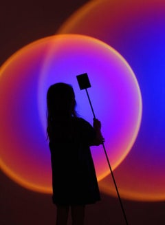 „Halo One“ Tiefblaue Stehlampe/ Farbprojektor von Mandalaki Studio