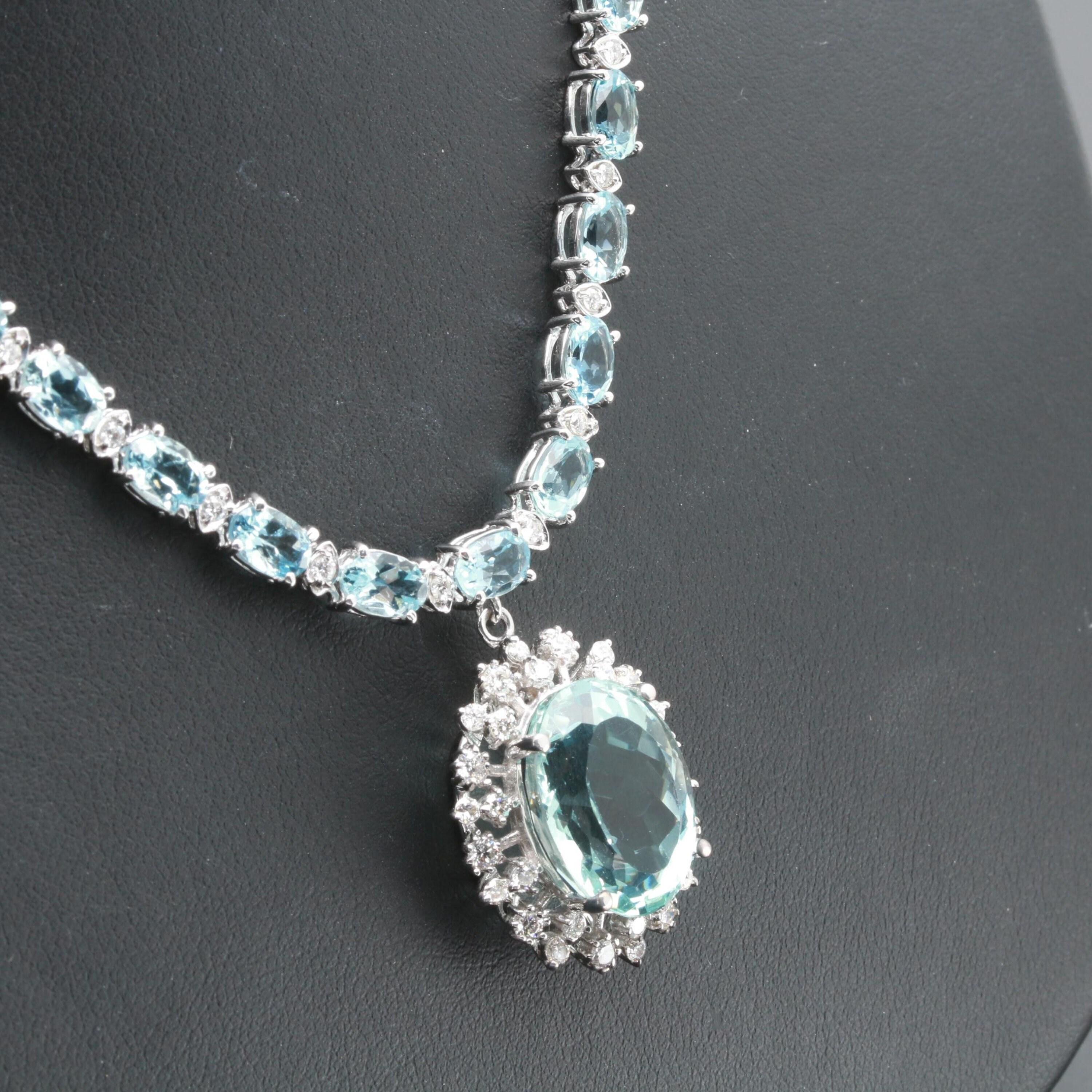 Braut-Halskette mit Halo-Aquamarin im Ovalschliff und Diamanten, Vintage im Zustand „Neu“ im Angebot in Orlando, Florida