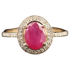 Verlobungsring mit Halo-Rubin im Ovalschliff und Diamanten, einzigartiger Diamant