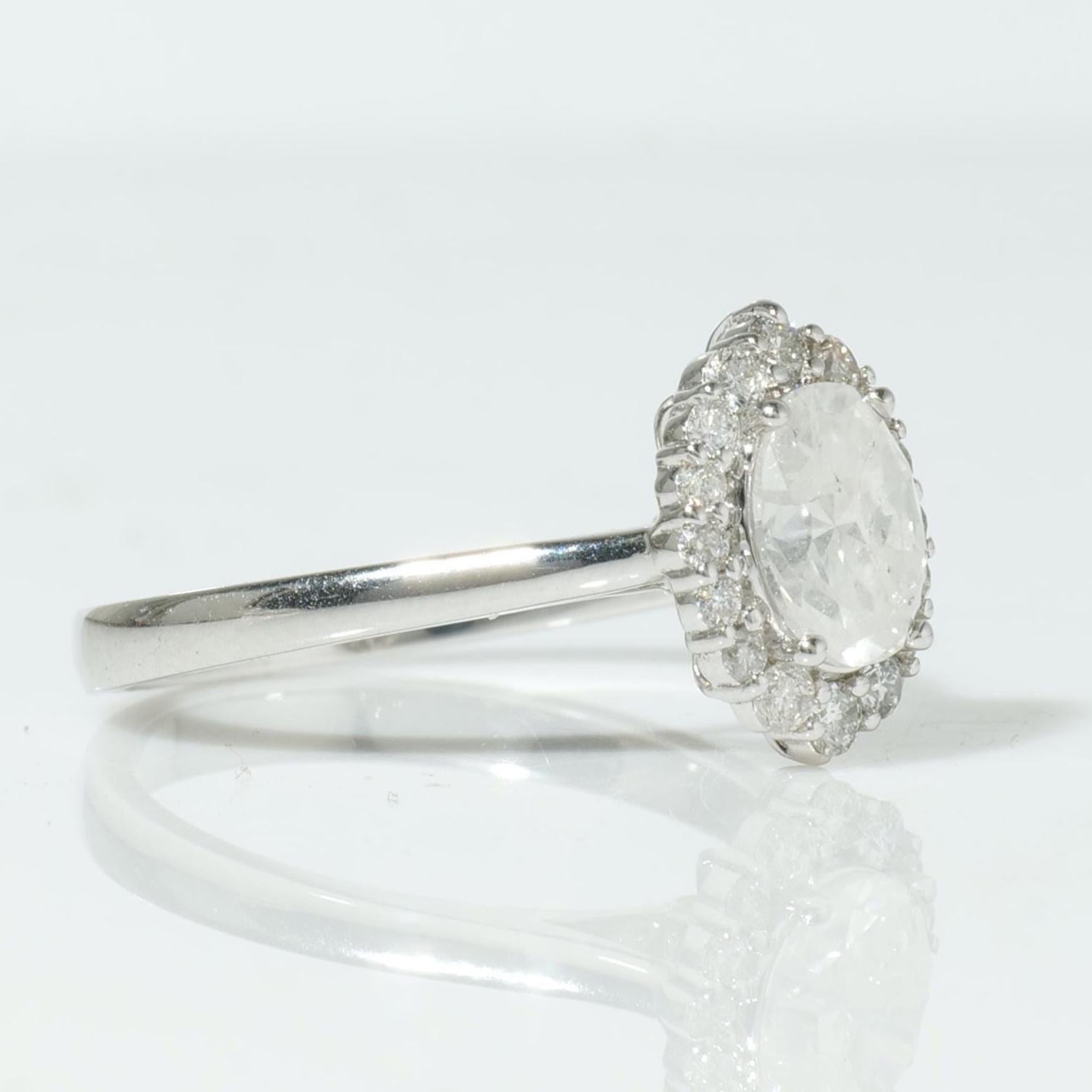 Anello di fidanzamento con diamante solitario ovale Halo in oro massiccio 14K (certificato) In condizioni Nuovo in vendita a New Delhi, DL