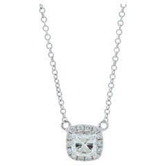 Pendentif Halo Pave Cushion Cut Diamond en or blanc 18 carats Chaîne de collier Charm