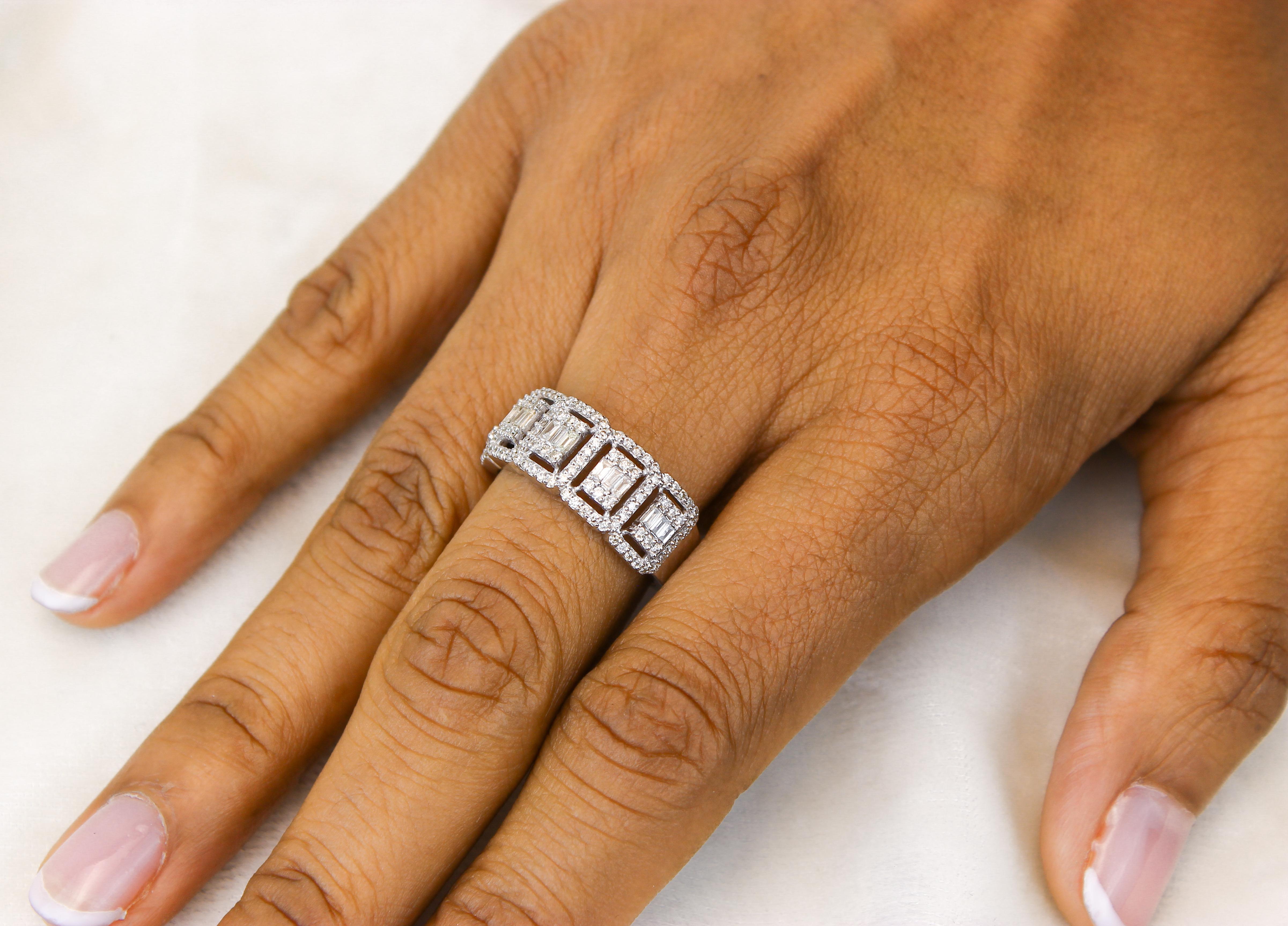 Round Cut Halo Rectangular Diamond Ring in 14k Solid Gold (Certified) For Sale