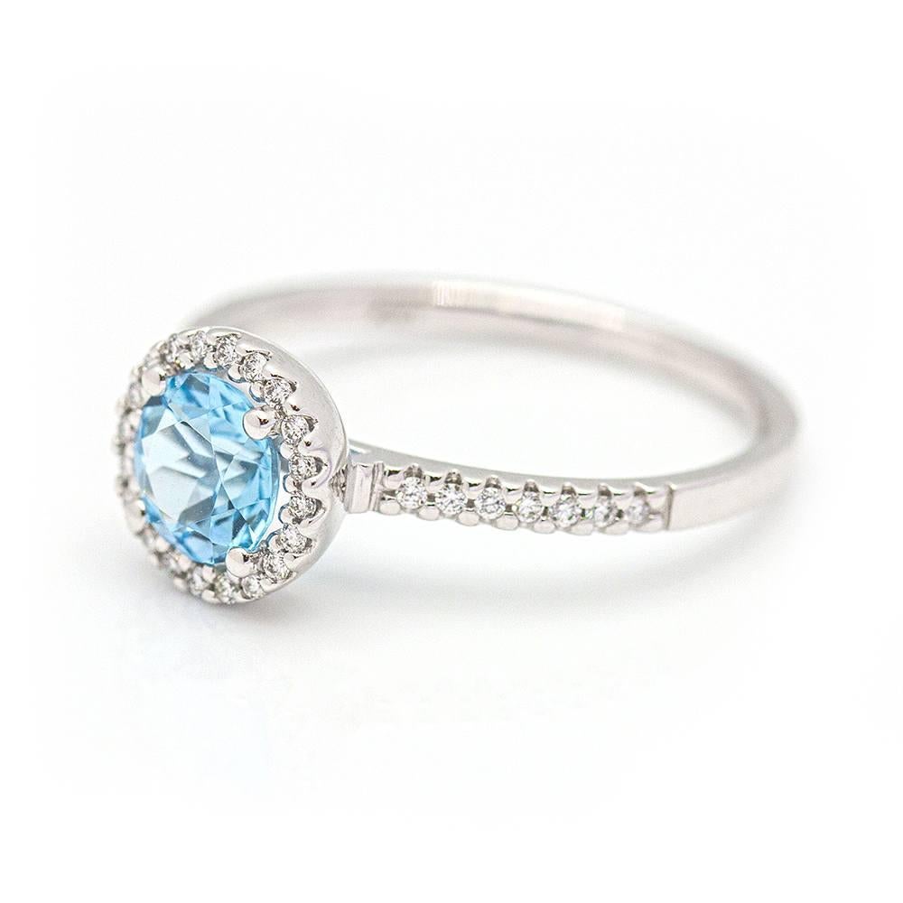 Women's HALO Ring in Gold and Diamonds For Sale