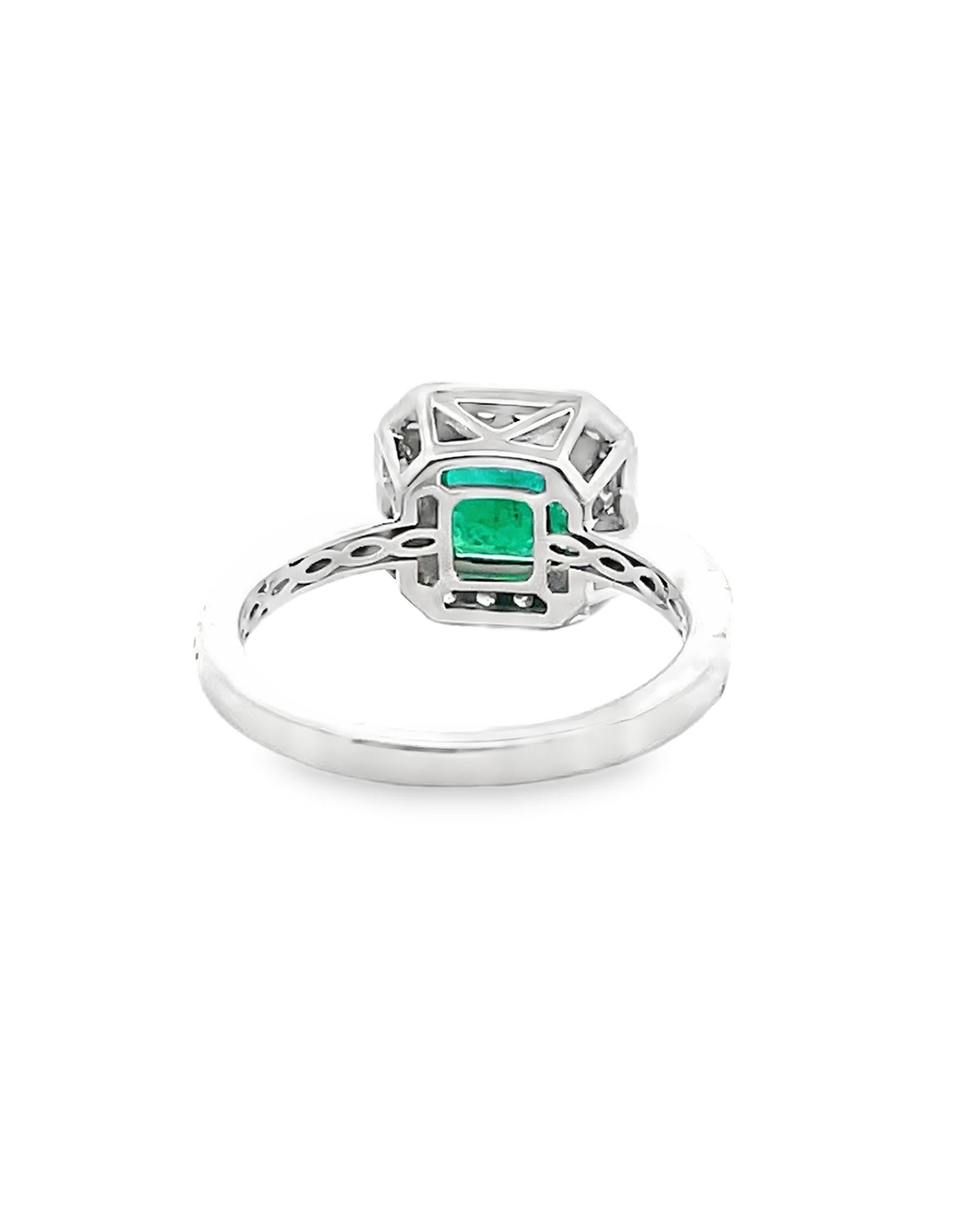 Contemporaneo Halo Ring Set in 14K White Gold with 1.19 Carat Emerald and Round Diamonds in vendita