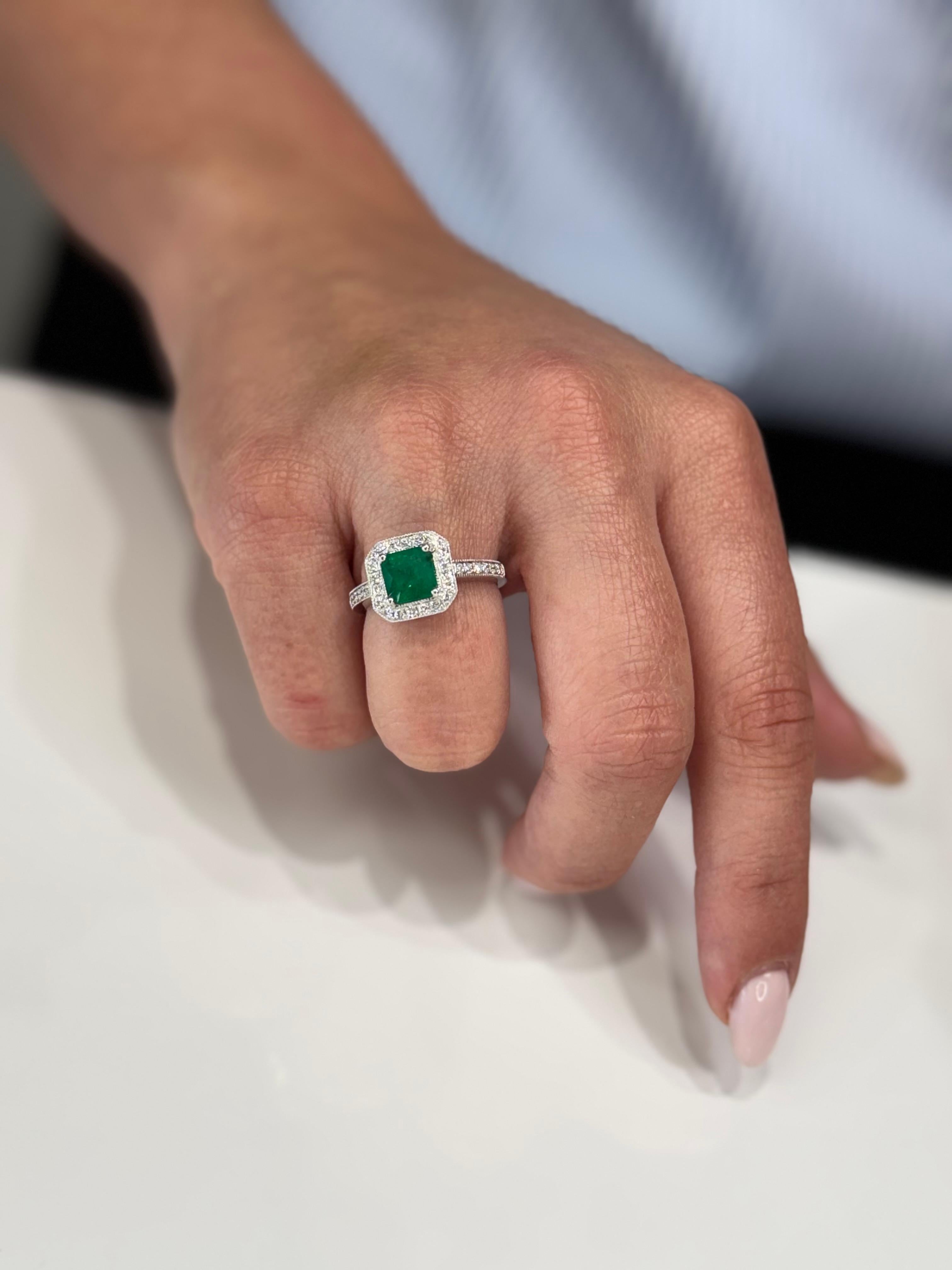 Halo Ring Set in 14K White Gold with 1.19 Carat Emerald and Round Diamonds in vendita 1