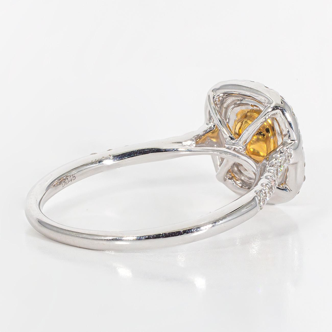Halo-Ring mit gelbem Fancy-Diamant im Strahlenschliff in der Mitte.  D1.08ct.t.w. (Radiantschliff) im Angebot