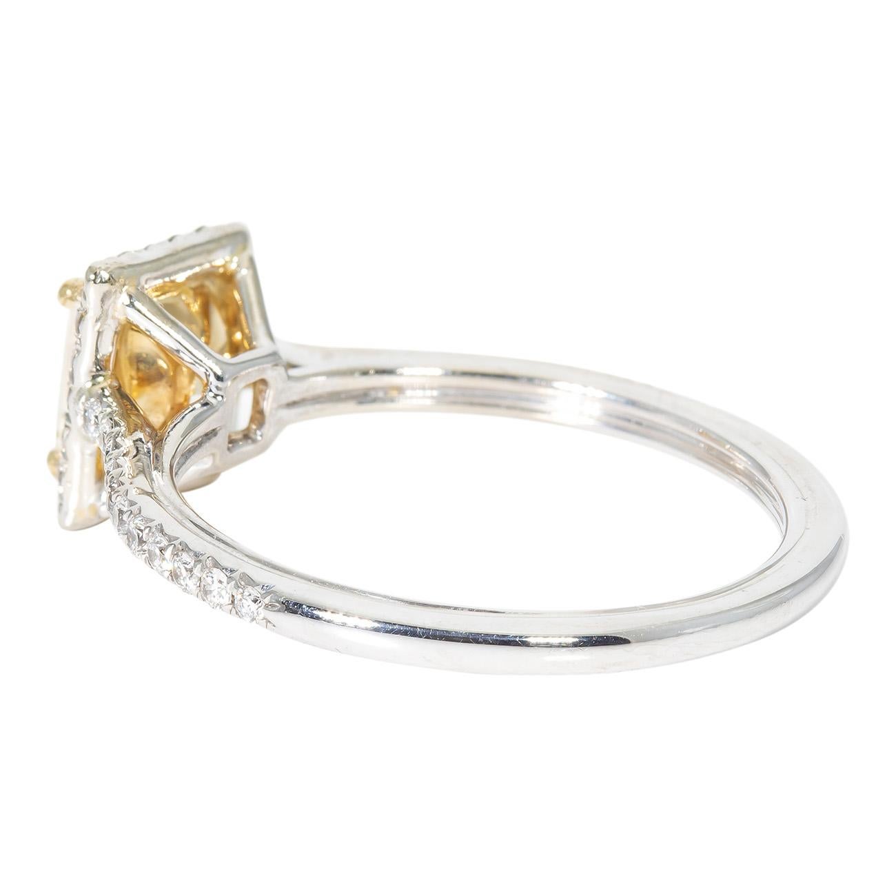 Donna Anello a forma di aureola con diamante centrale Fancy Yellow/SI1 GIA a taglio radiante. D1.30ct.t.w. in vendita
