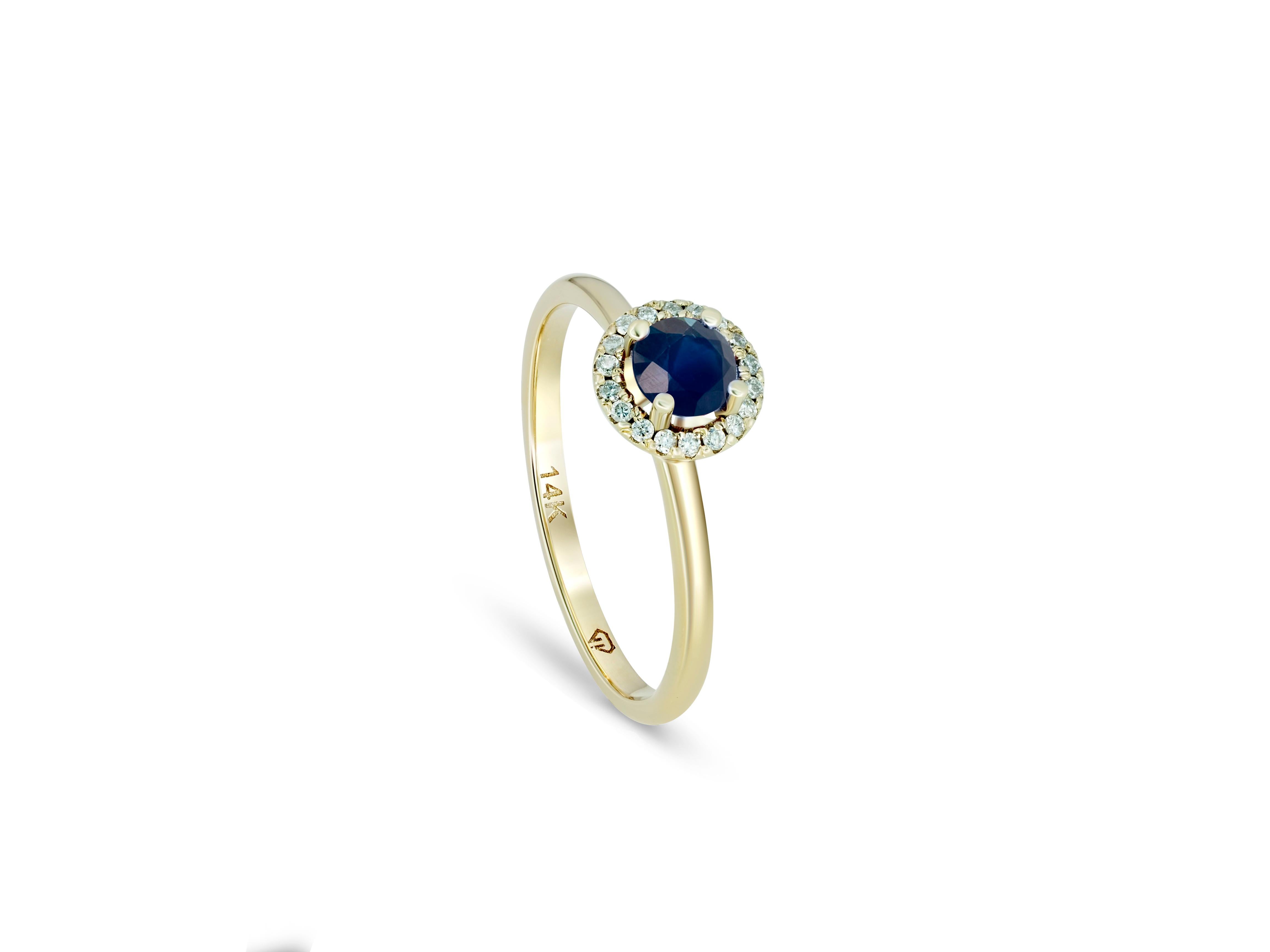 Round Cut Halo Sapphire Ring with Diamonds in 14 Karat Gold.  For Sale