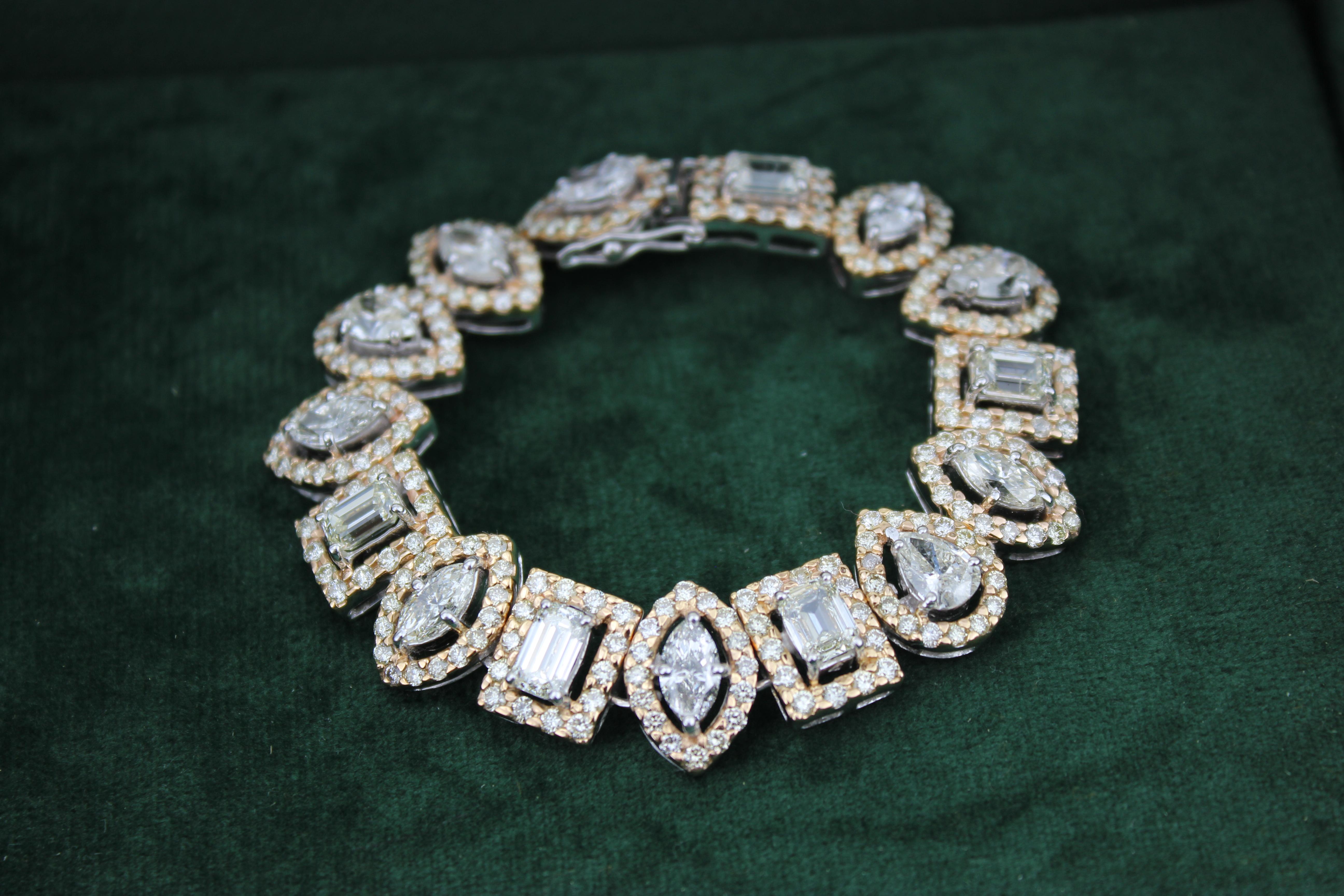 Halo-Fassung mehrere Formen Diamant-Armband in 18K massivem Gold (Art déco) im Angebot