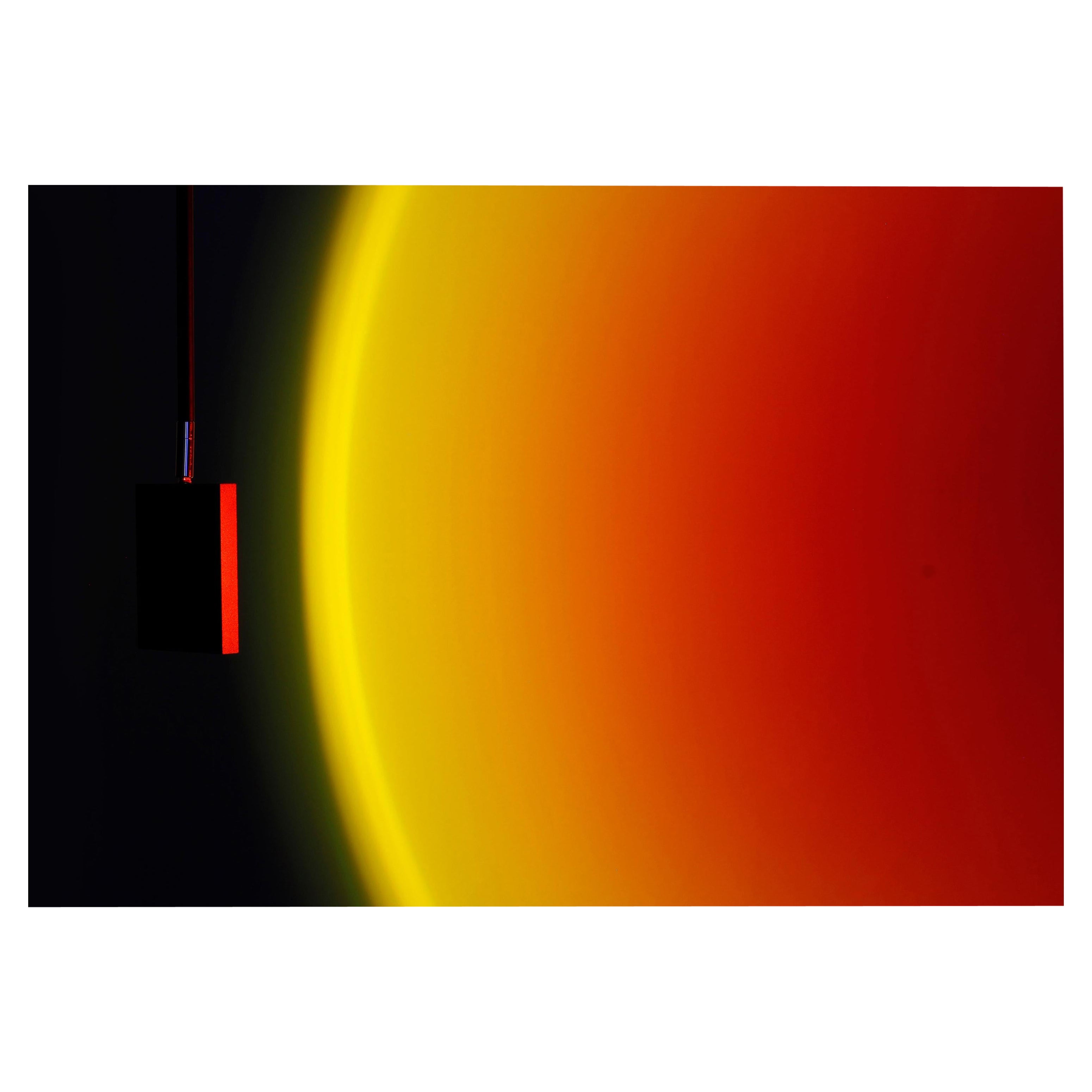 „Halo Sky“ 90cm Sonnenuntergang Roter Farbprojektor von Mandalaki Studio