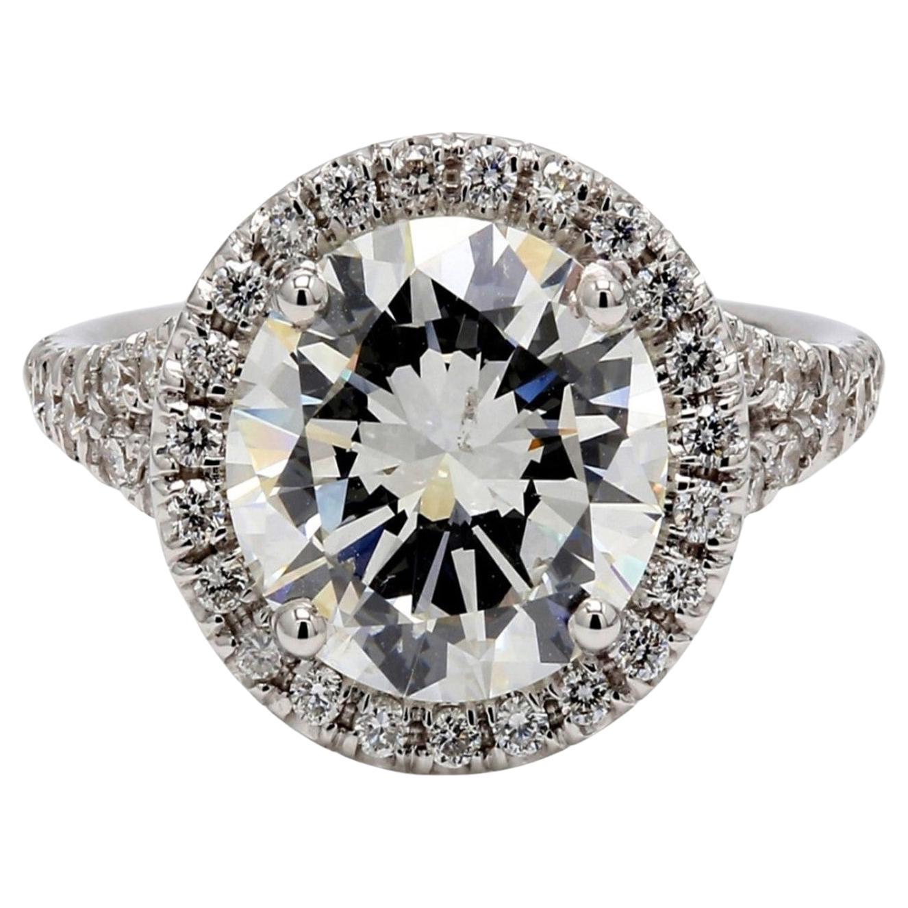 Anillo Halo de Vástago Abierto con Centro de Diamante Redondo F/SI2 GIA. D4.60ct.t.w.