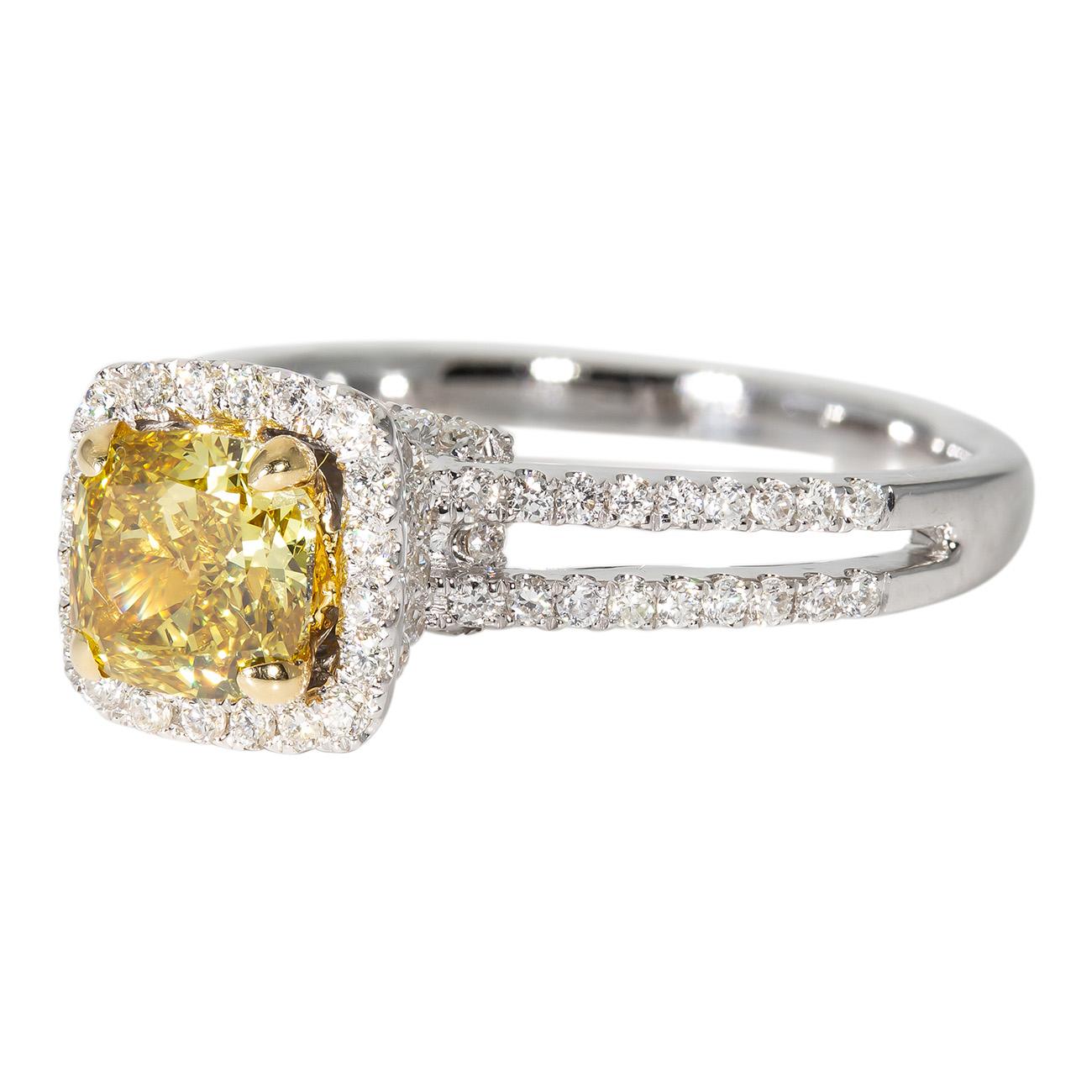 Bague à tige fendue avec centre en diamant taille coussin FDBGY/SI1 GIA D1.68ct.t.w Pour femmes en vente