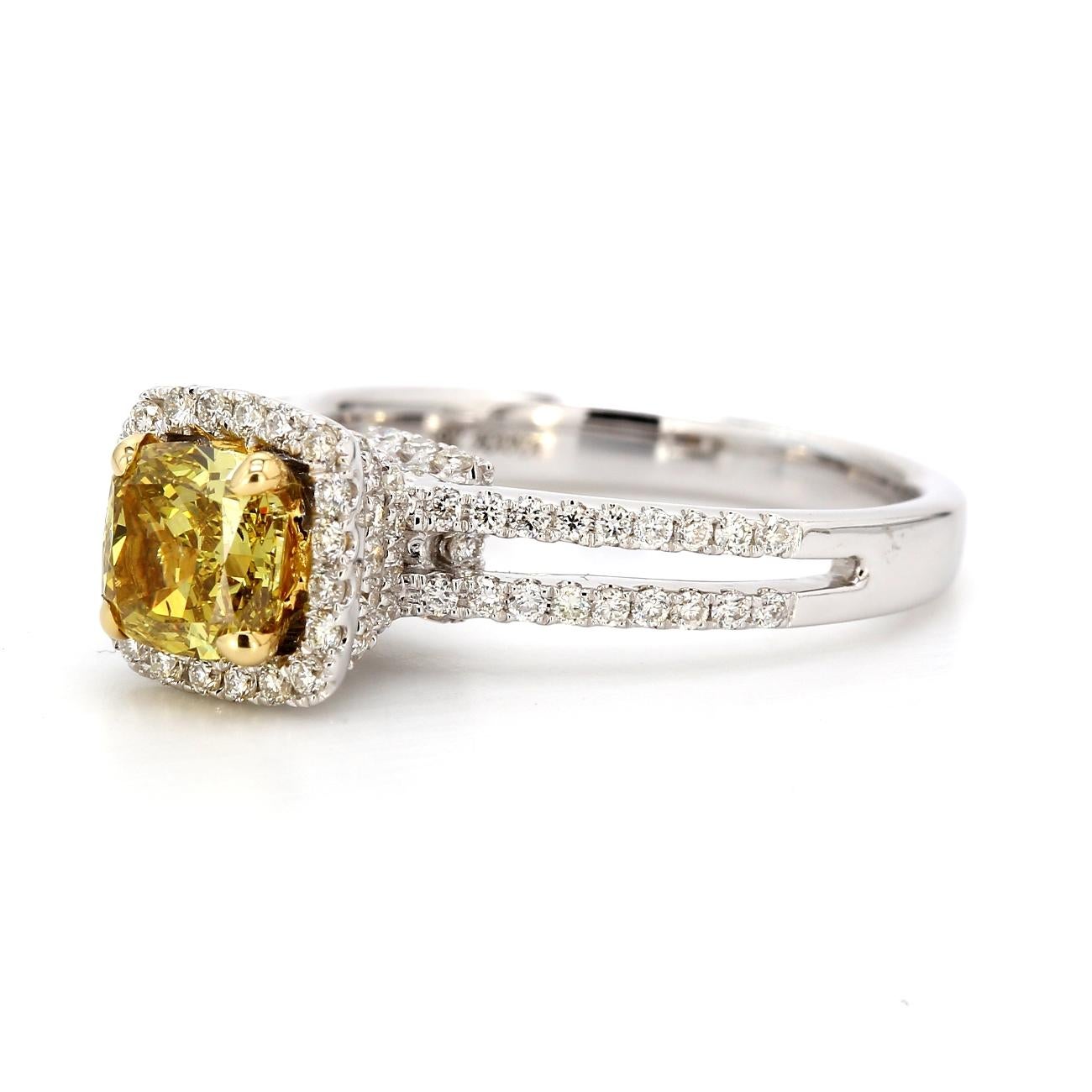 Bague à tige fendue avec centre en diamant taille coussin FDBGY/SI1 GIA D1.68ct.t.w en vente 3